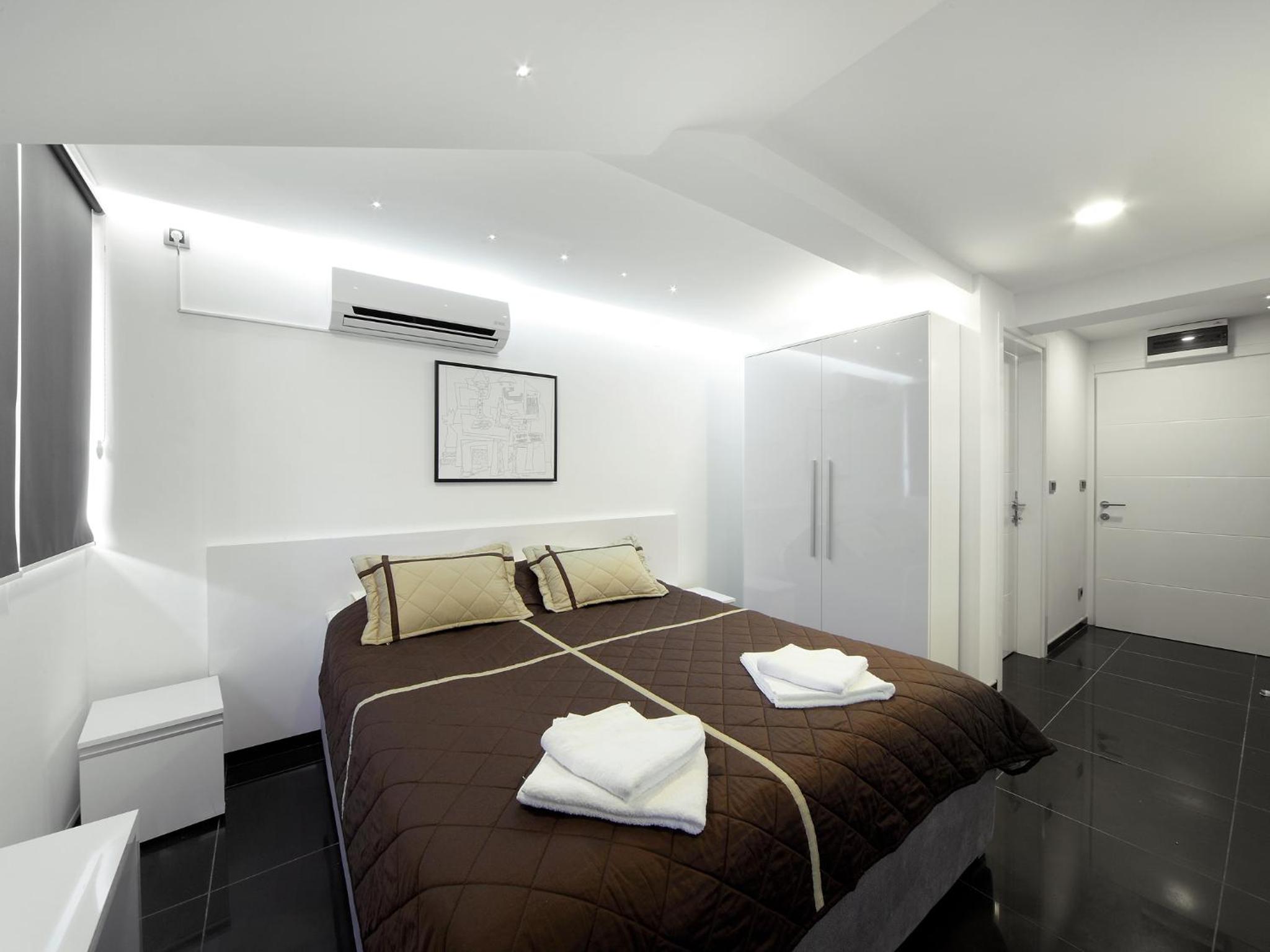 Deluxe Double Room (2 Adults + 1 Child) photo 3
