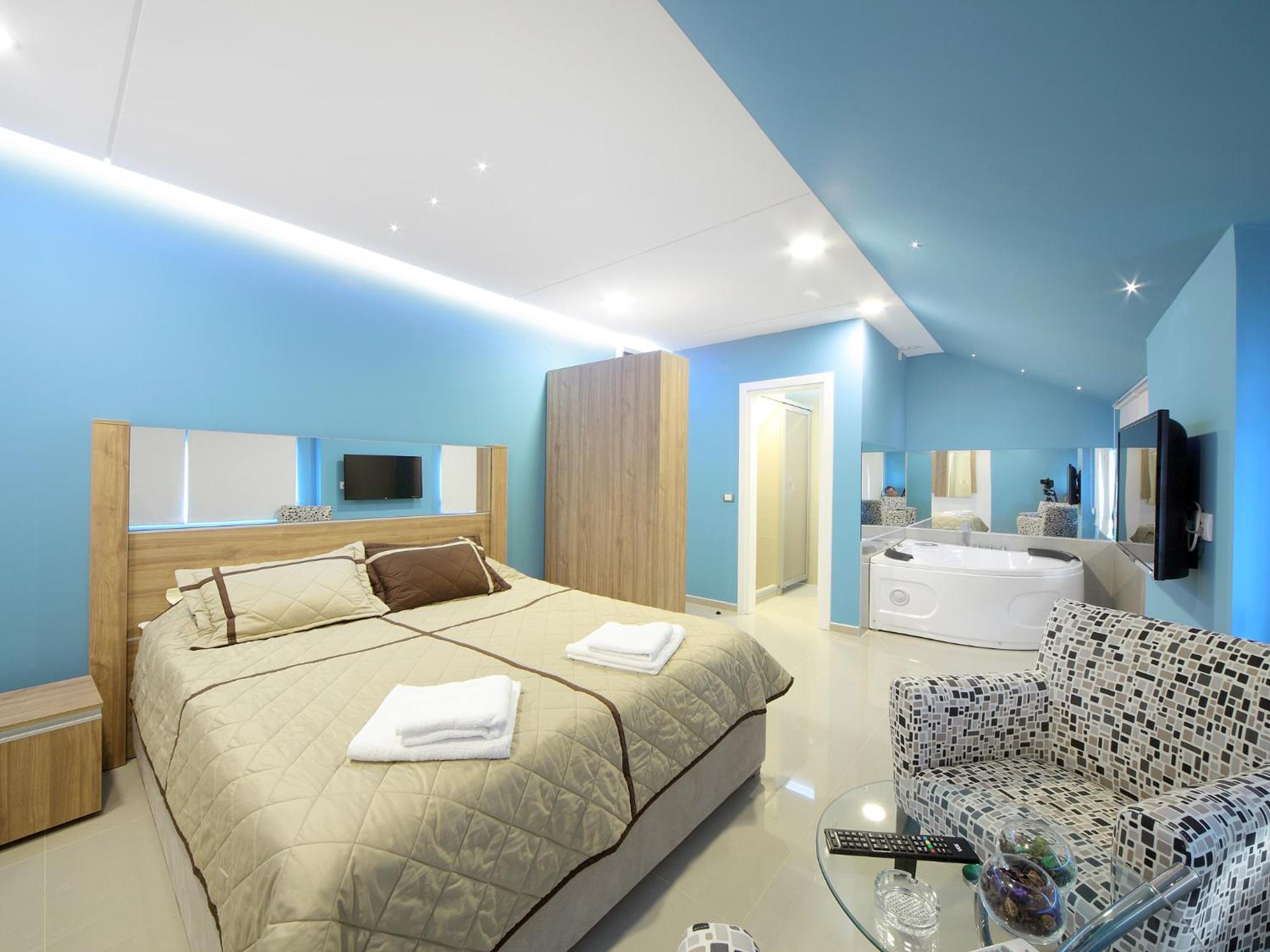 Deluxe Double Room with Bath photo 3