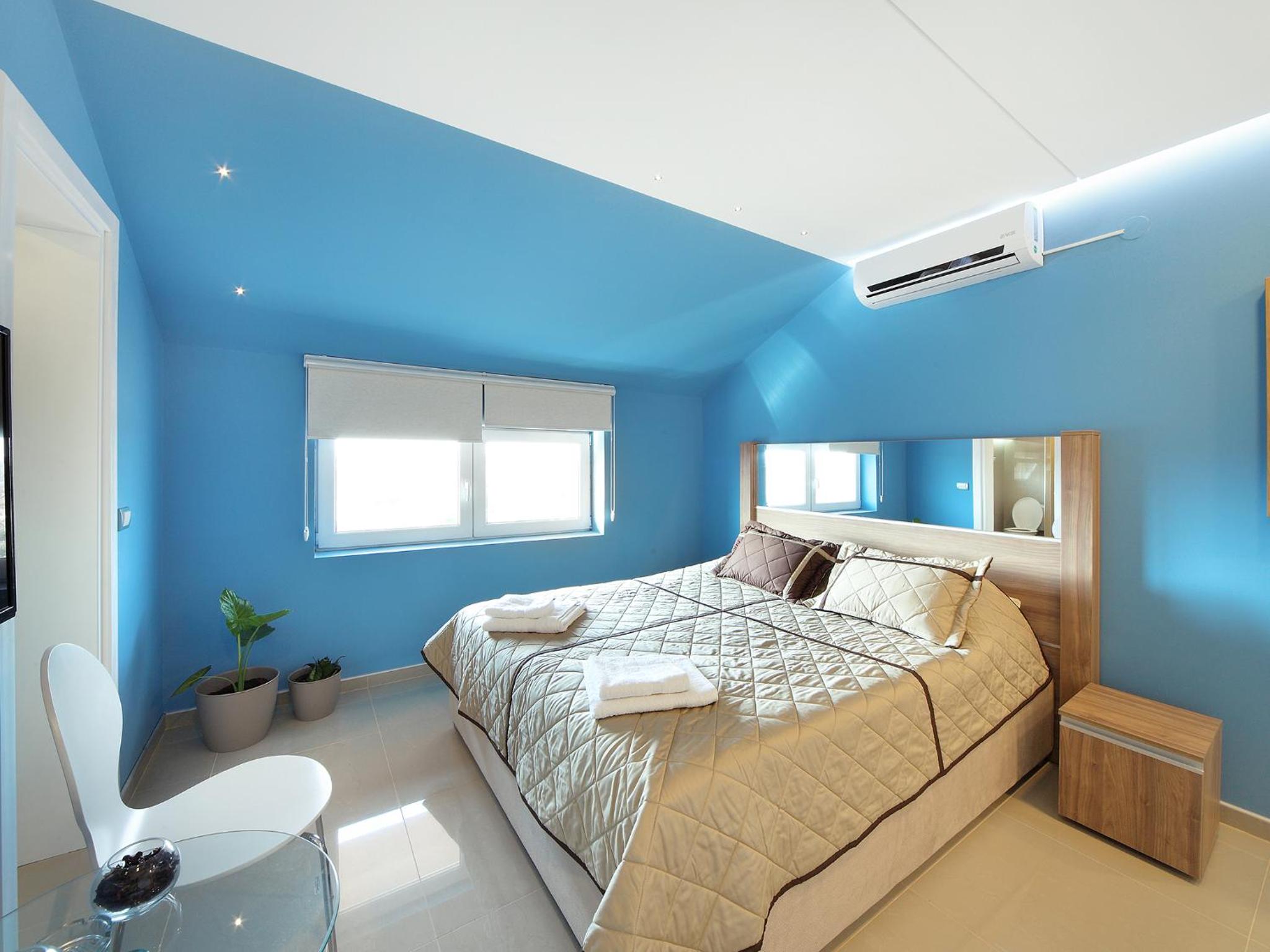 Deluxe Double Room (2 Adults + 1 Child) photo 3