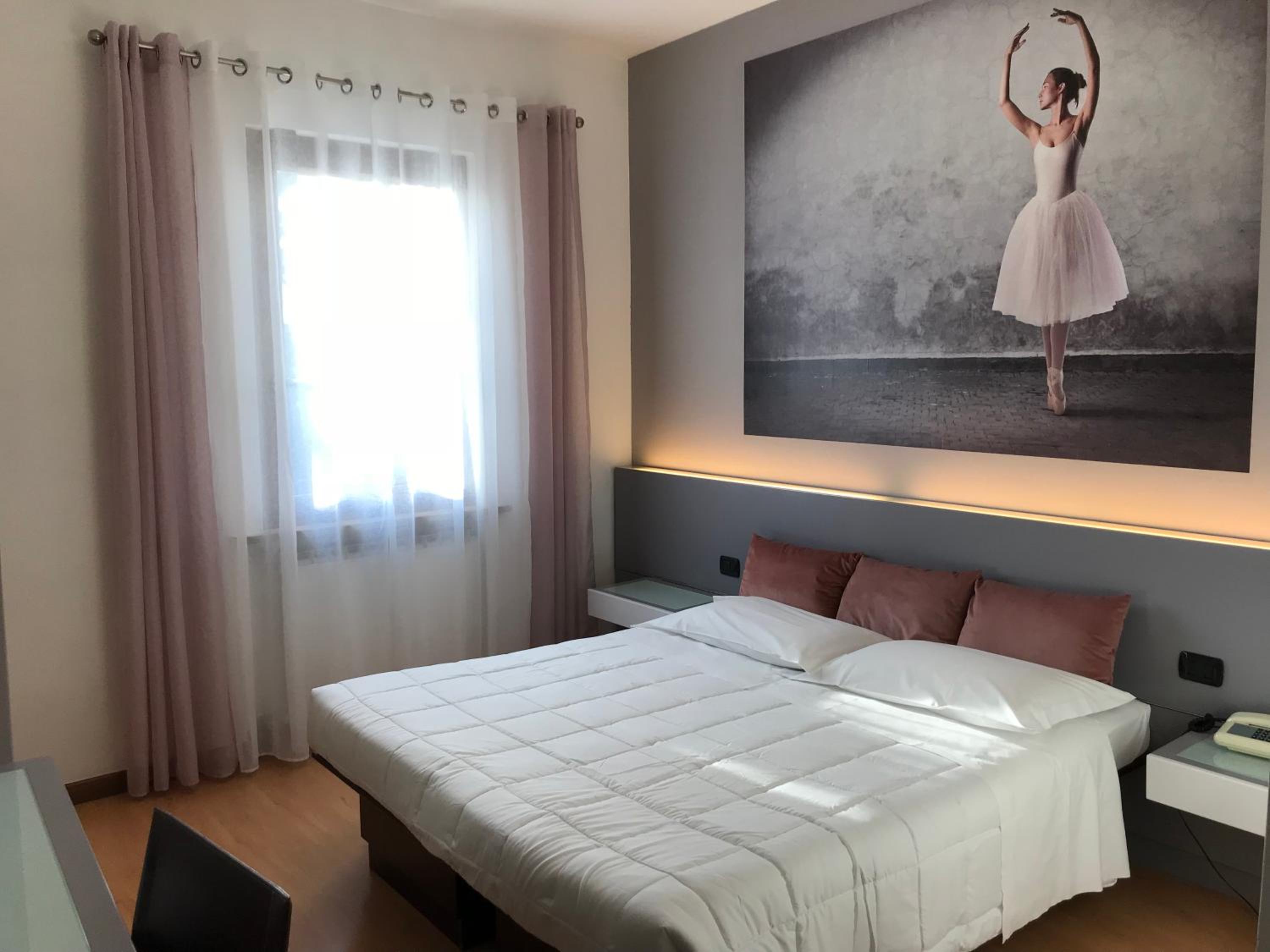 Double Room - Photo 7