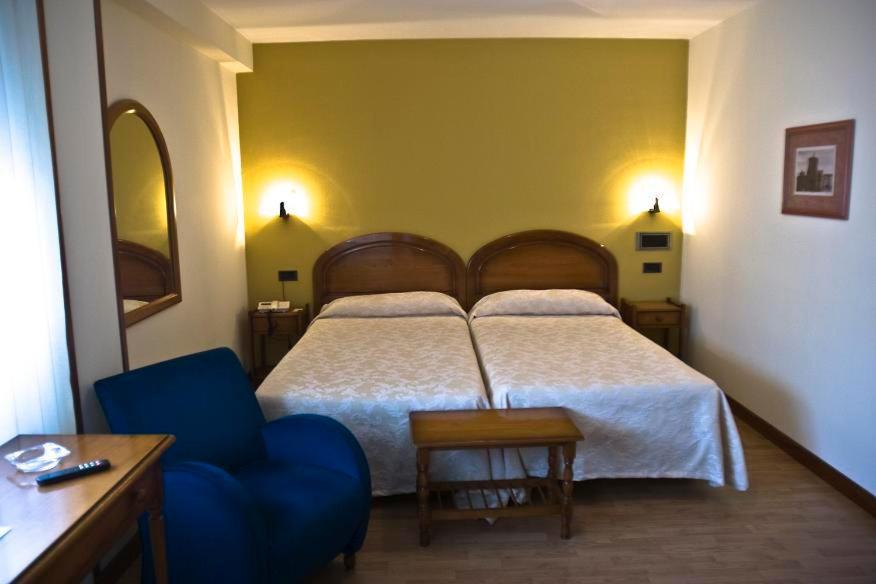 Double or Twin Room - Photo 3