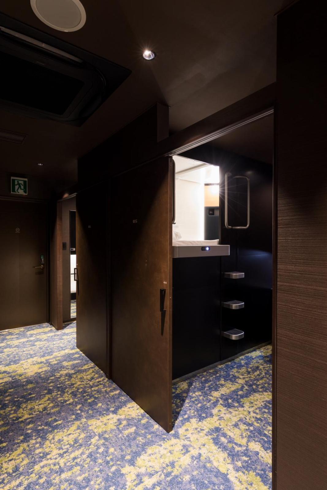 Superior Capsule Room for Male photo 3