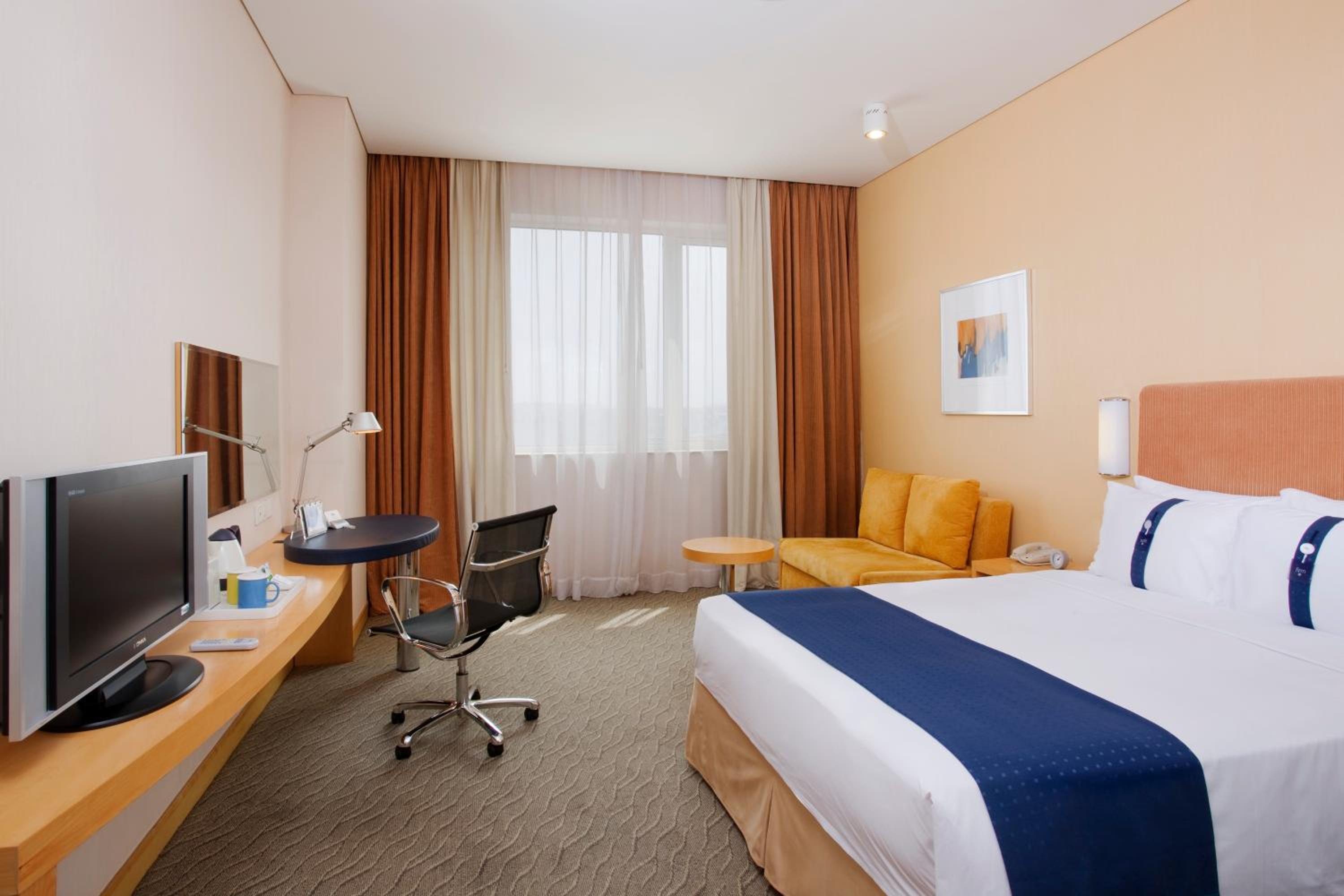 Standard Queen Room - Disability Access - Photo 2