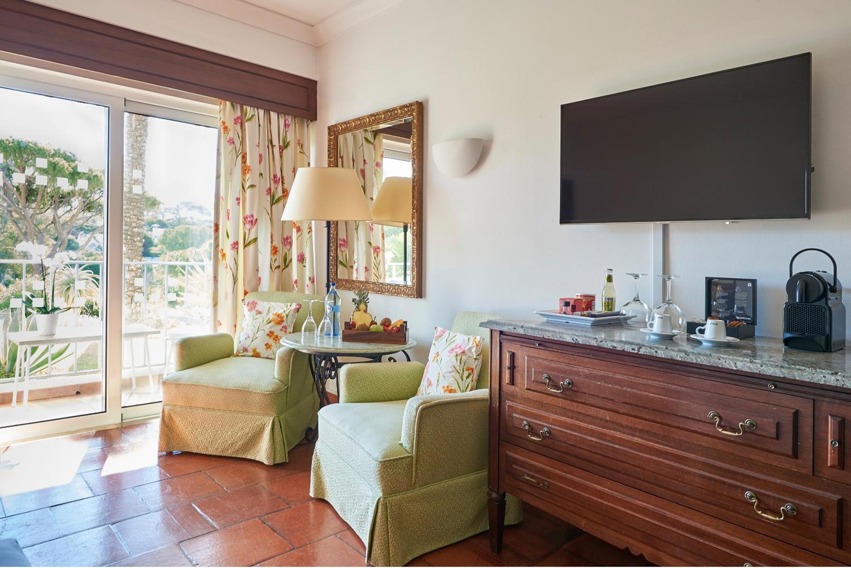 Classic Double or Twin Room with Land View - Photo 3
