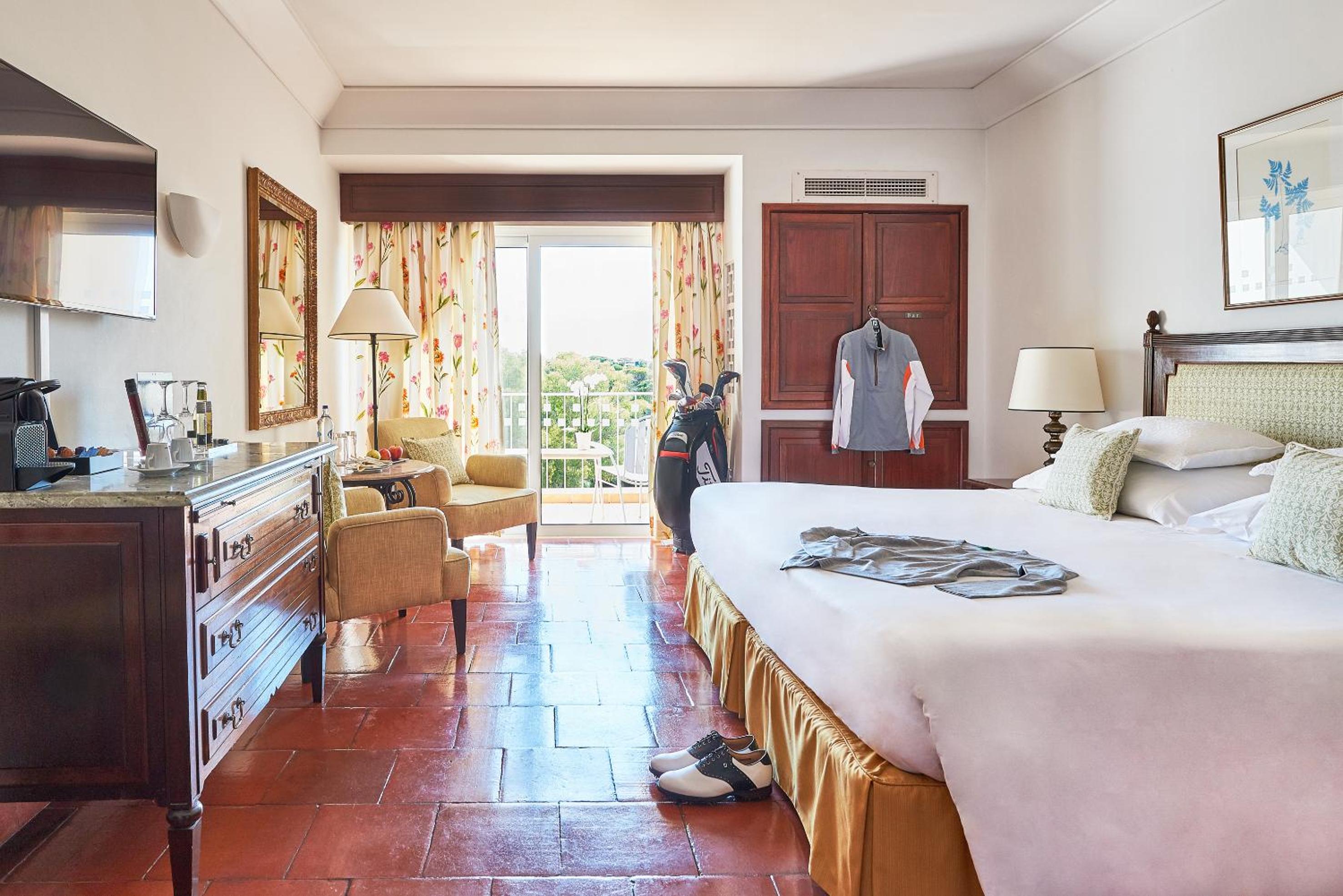 Classic Double or Twin Room with Land View - Photo 5