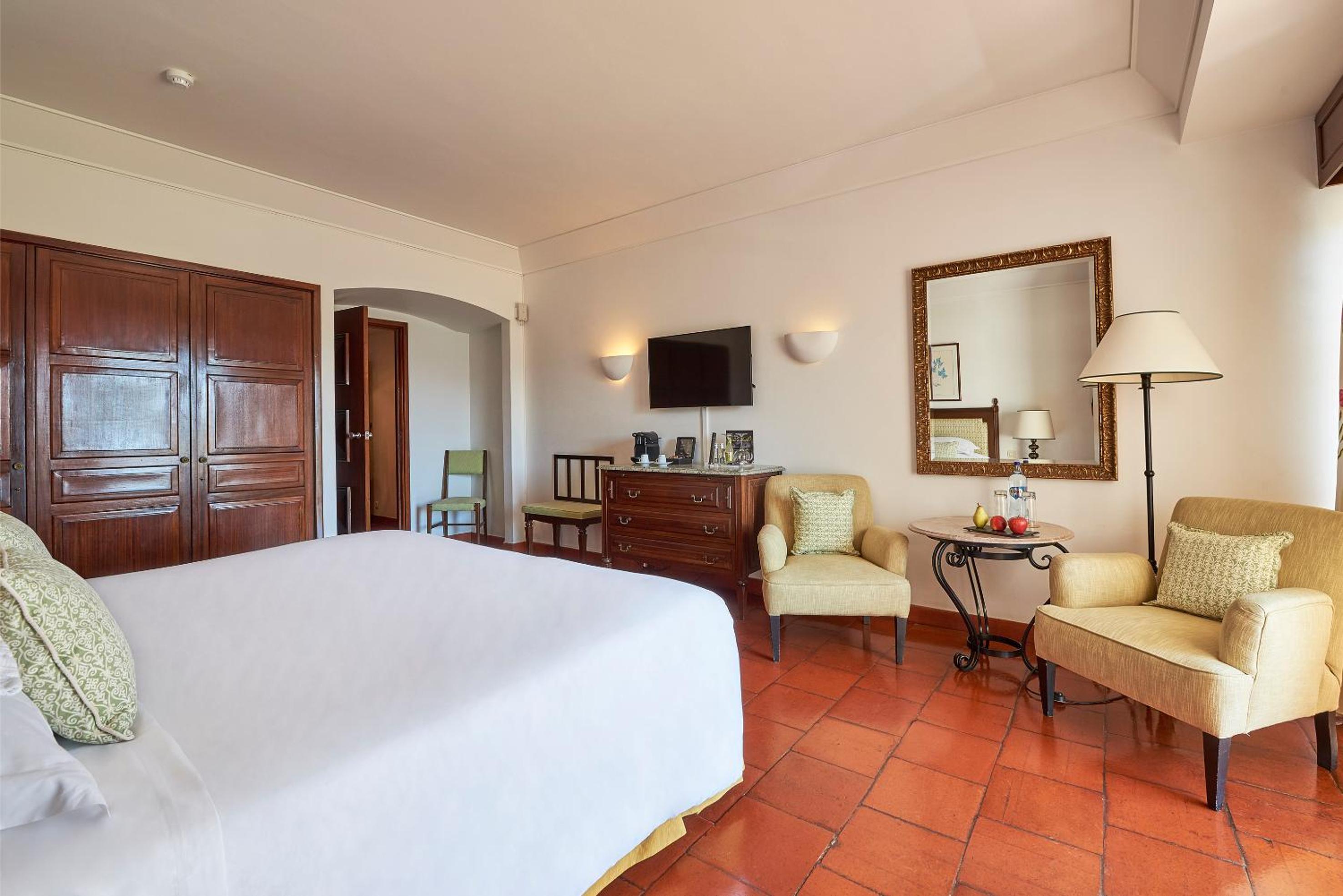 Classic Double or Twin Room with Land View - Photo 1