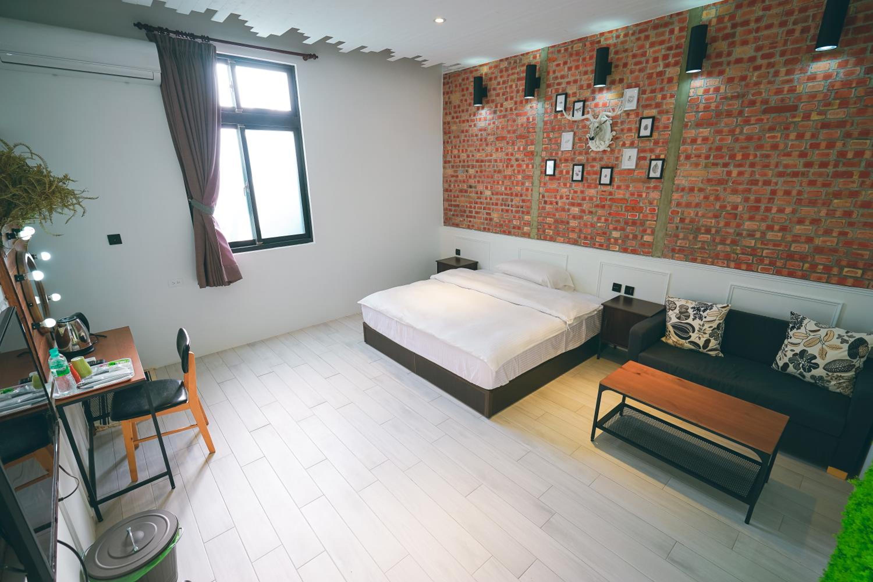 Queen Room photo 2