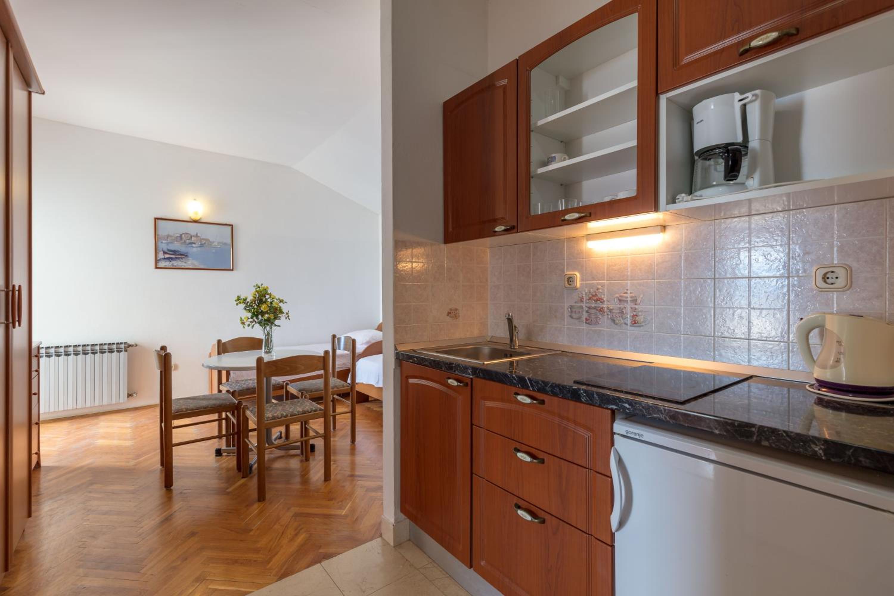 Studio Apartment with Balcony and Sea View - Photo 3