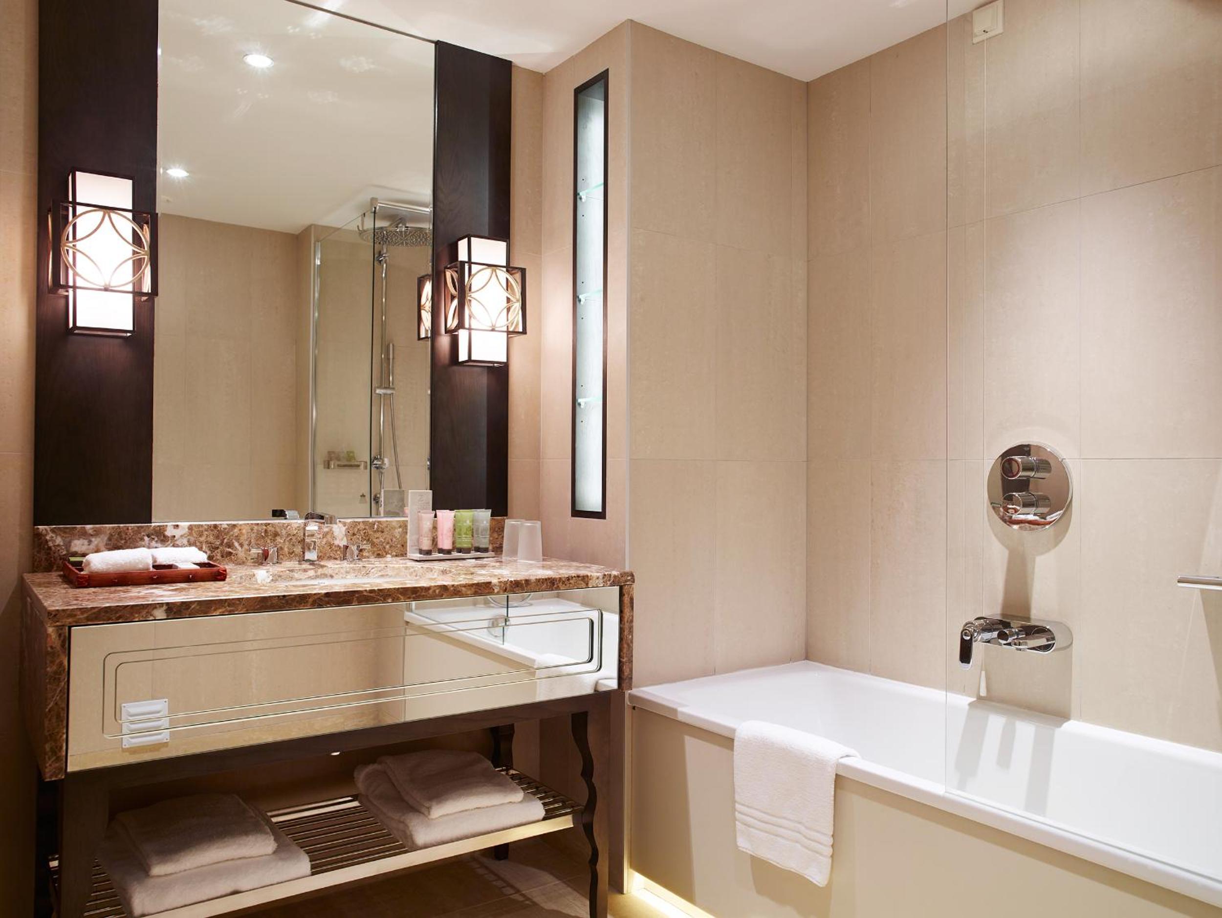Premium Double or Twin Room Golf View - Photo 5