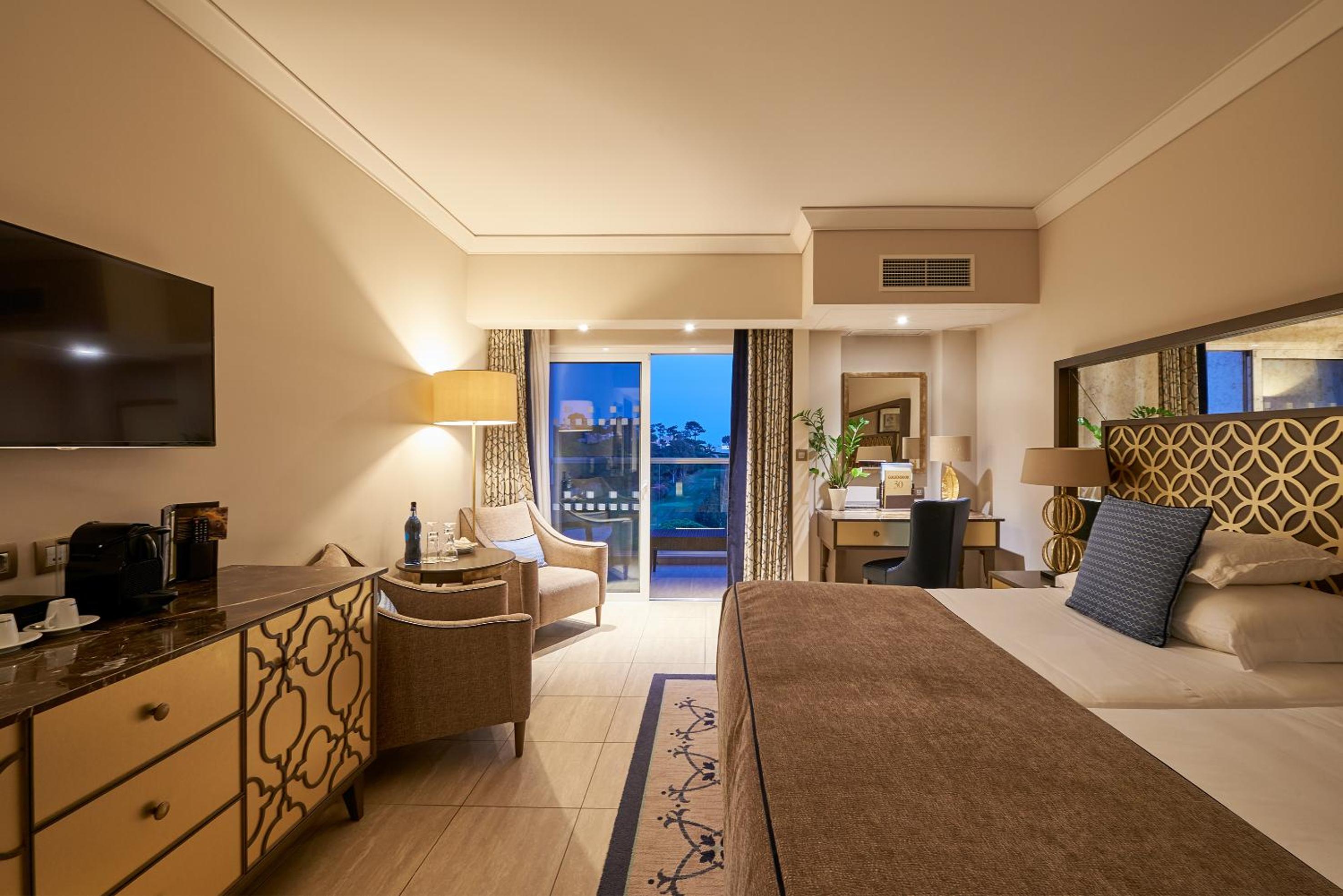 Premium Double or Twin Room Golf View - Photo 2