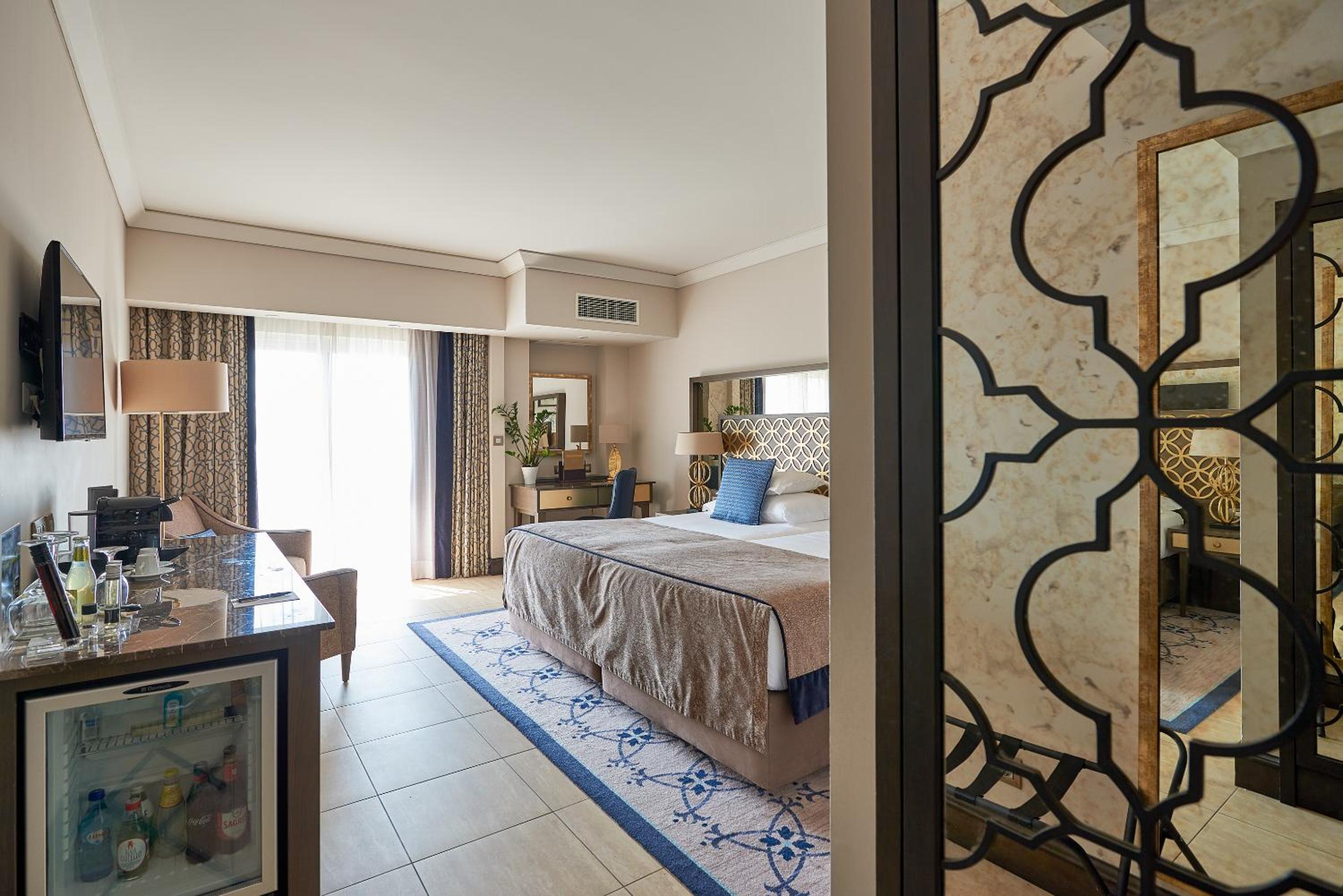 Premium Double or Twin Room Golf View - Photo 4