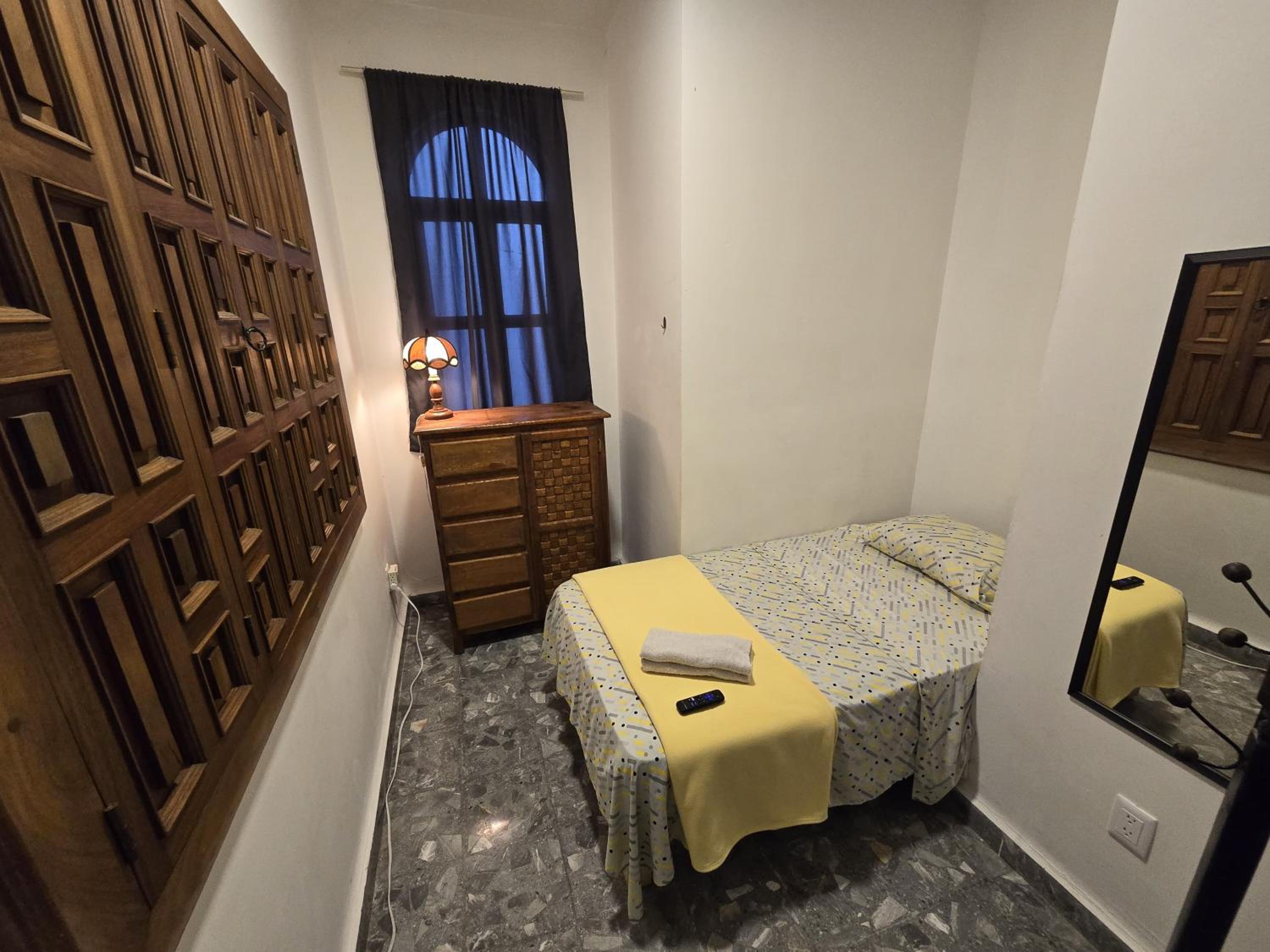 Single Room with Shared Bathroom photo 1