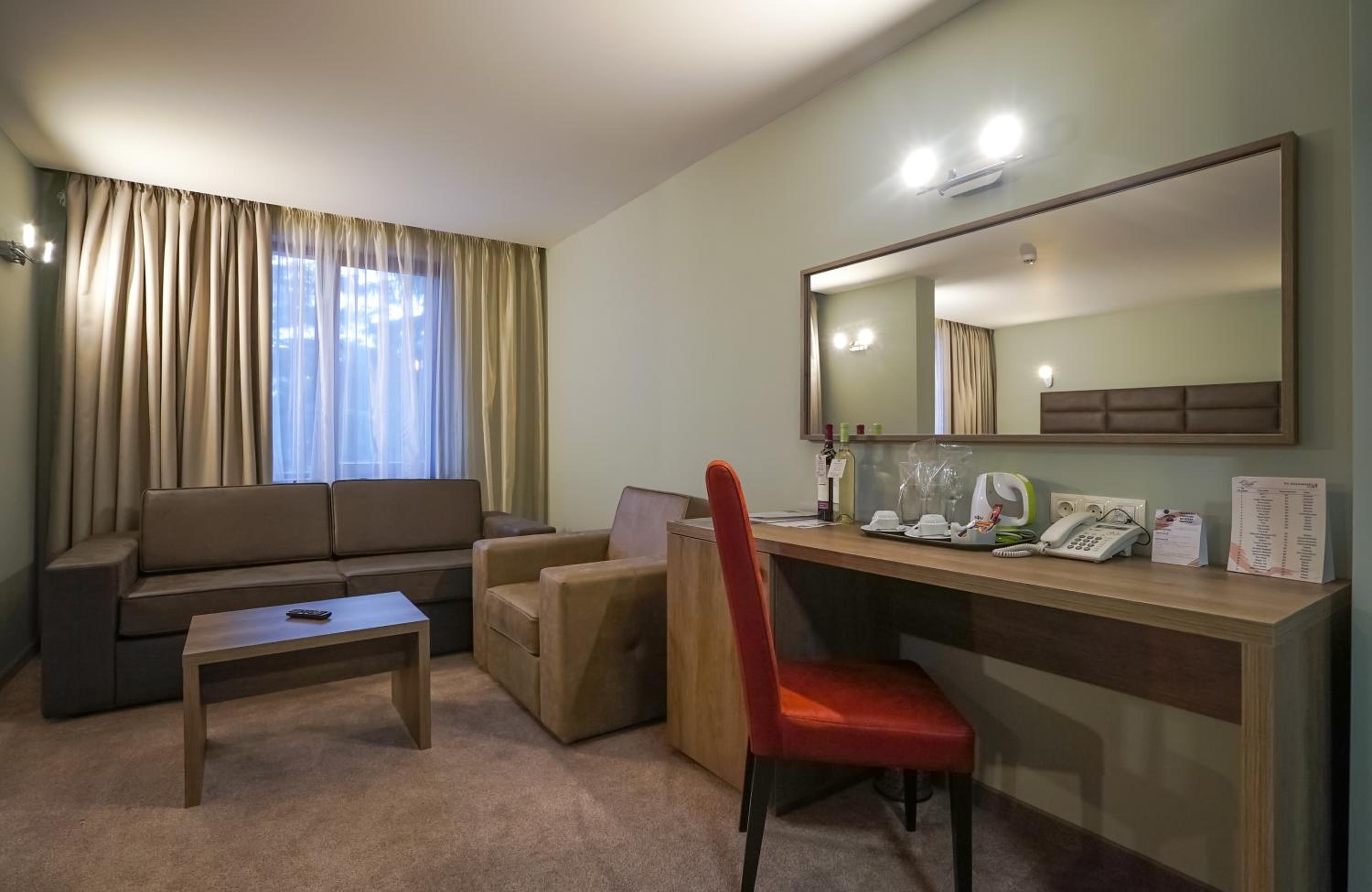 Junior Suite with Balcony - Photo 7