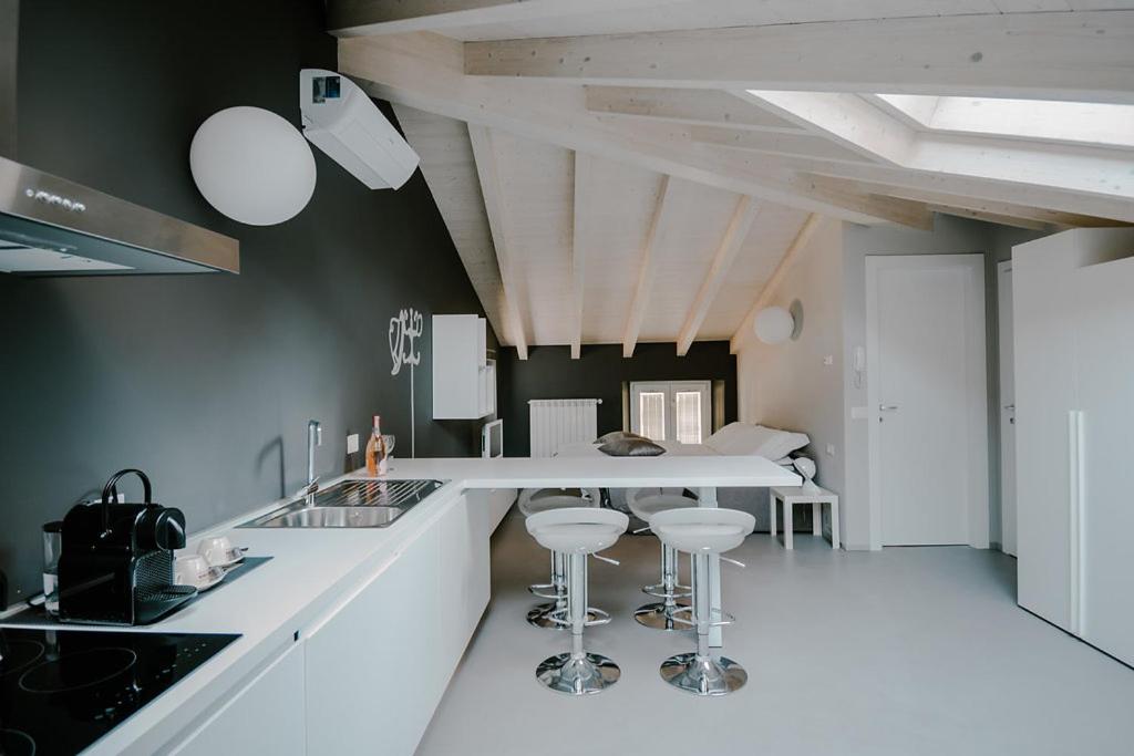 Attic studio apartment photo 3