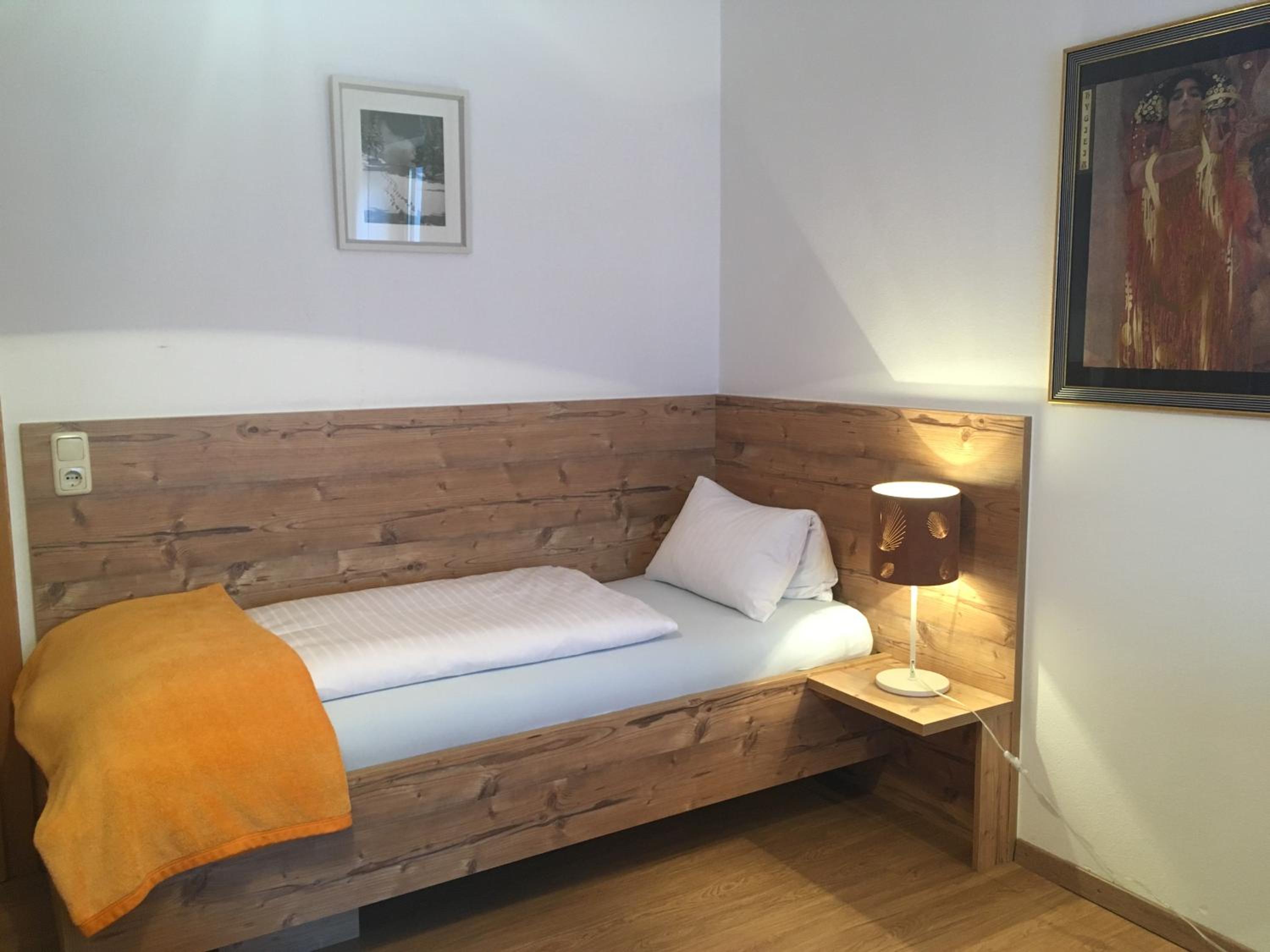 One-Bedroom Apartment - Photo 2
