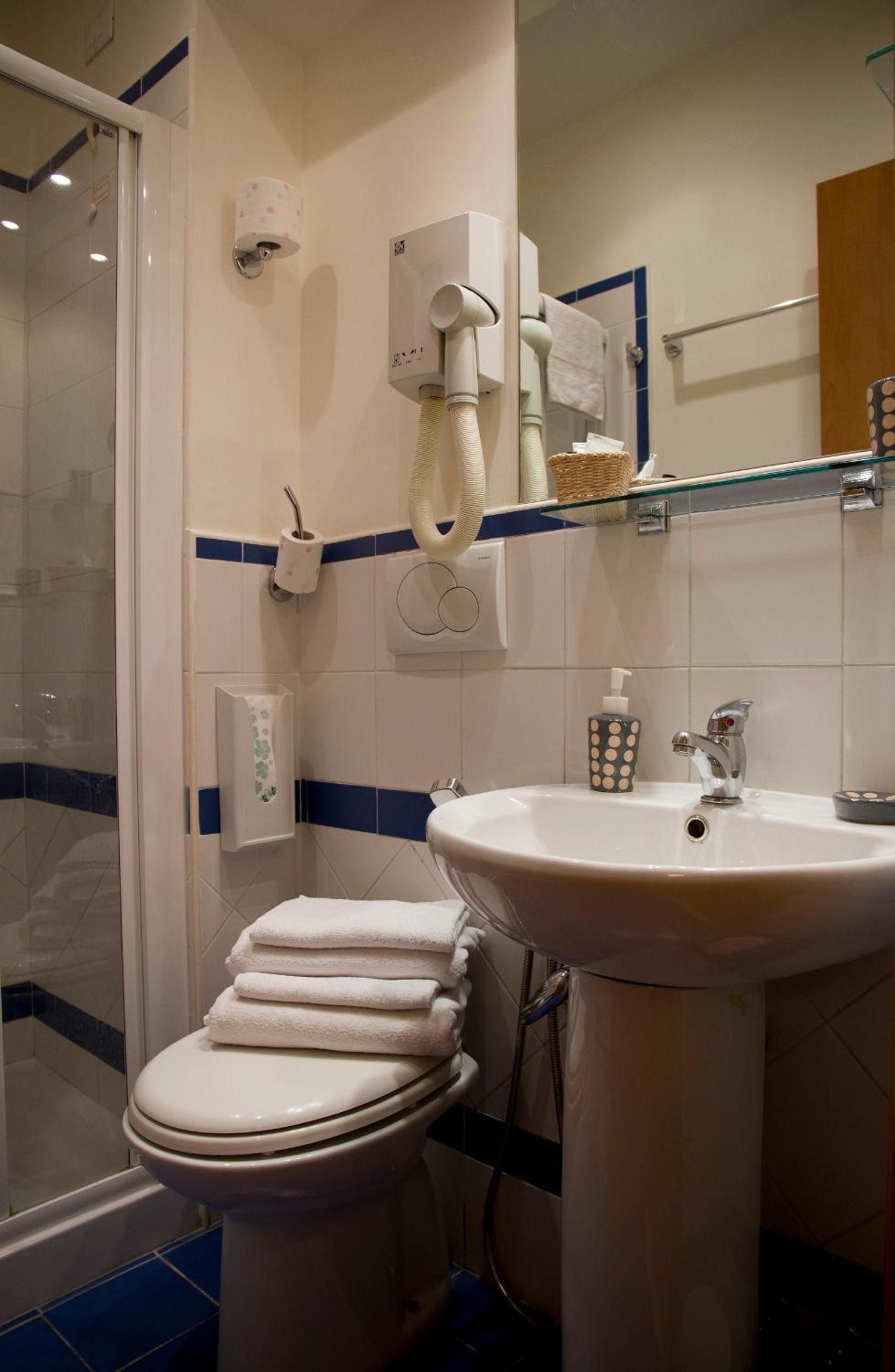 Standard Triple Room photo 3