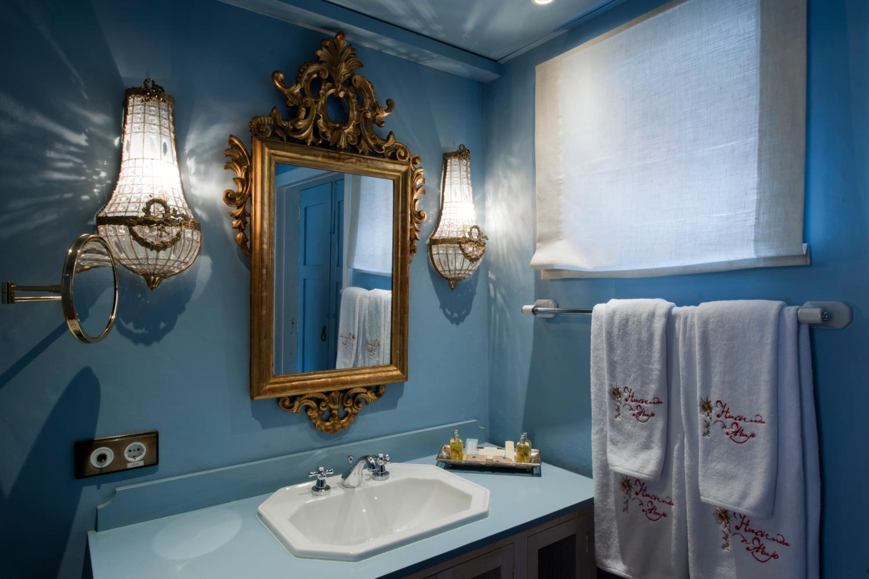 Superior Double or Twin Room thumbnail 6