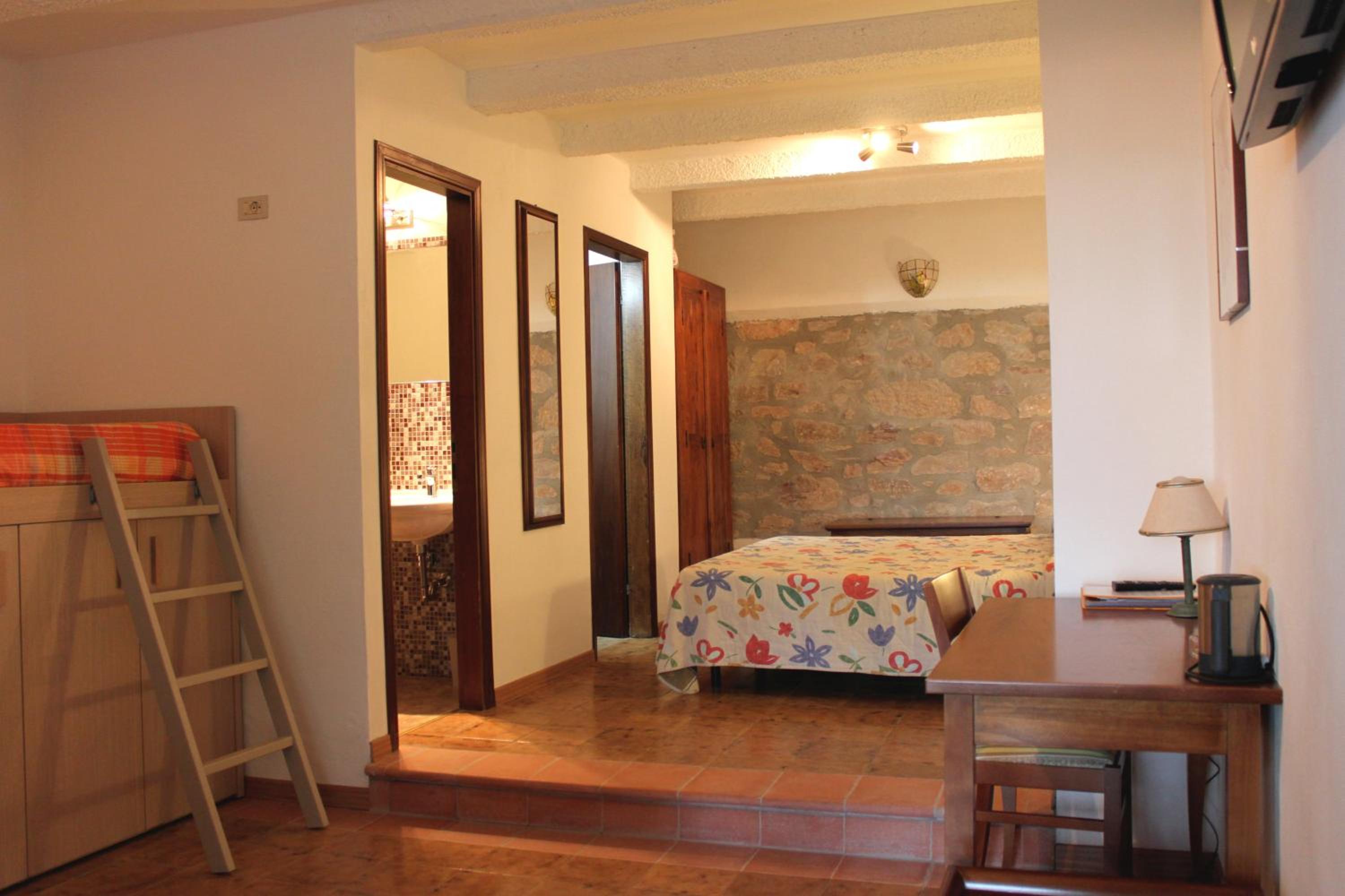 Family Double Room - Photo 5