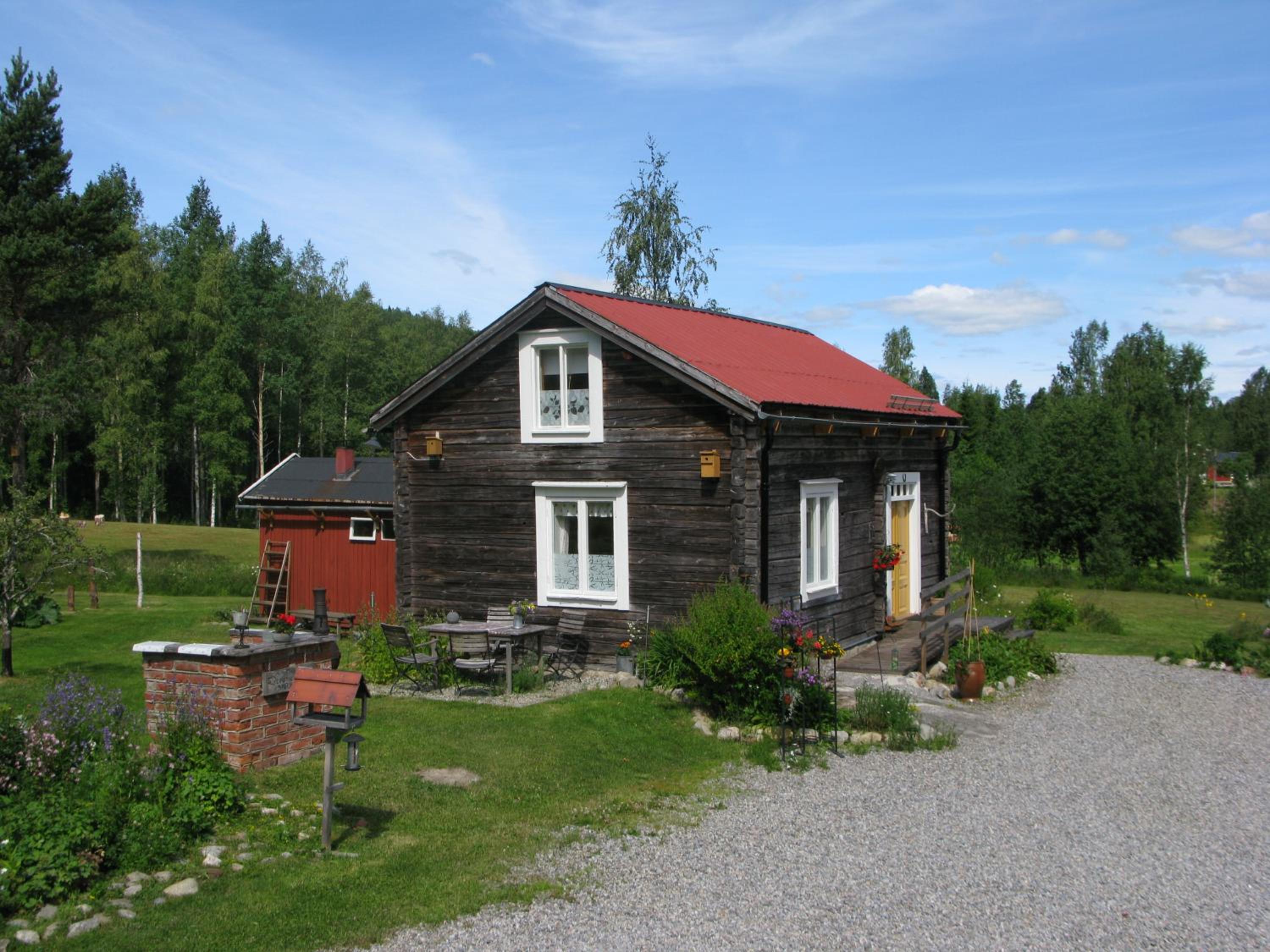 Two-Bedroom House photo 3