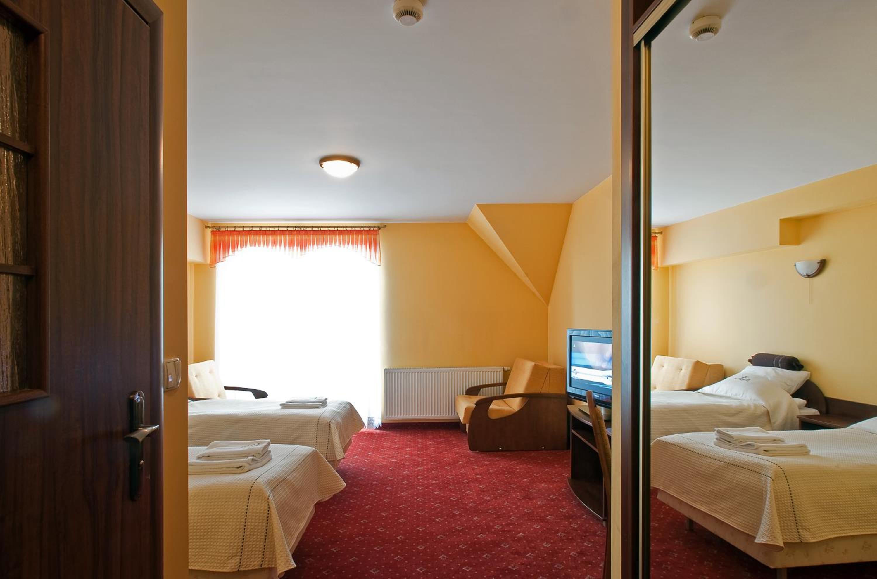 Double or Twin Room - Photo 4