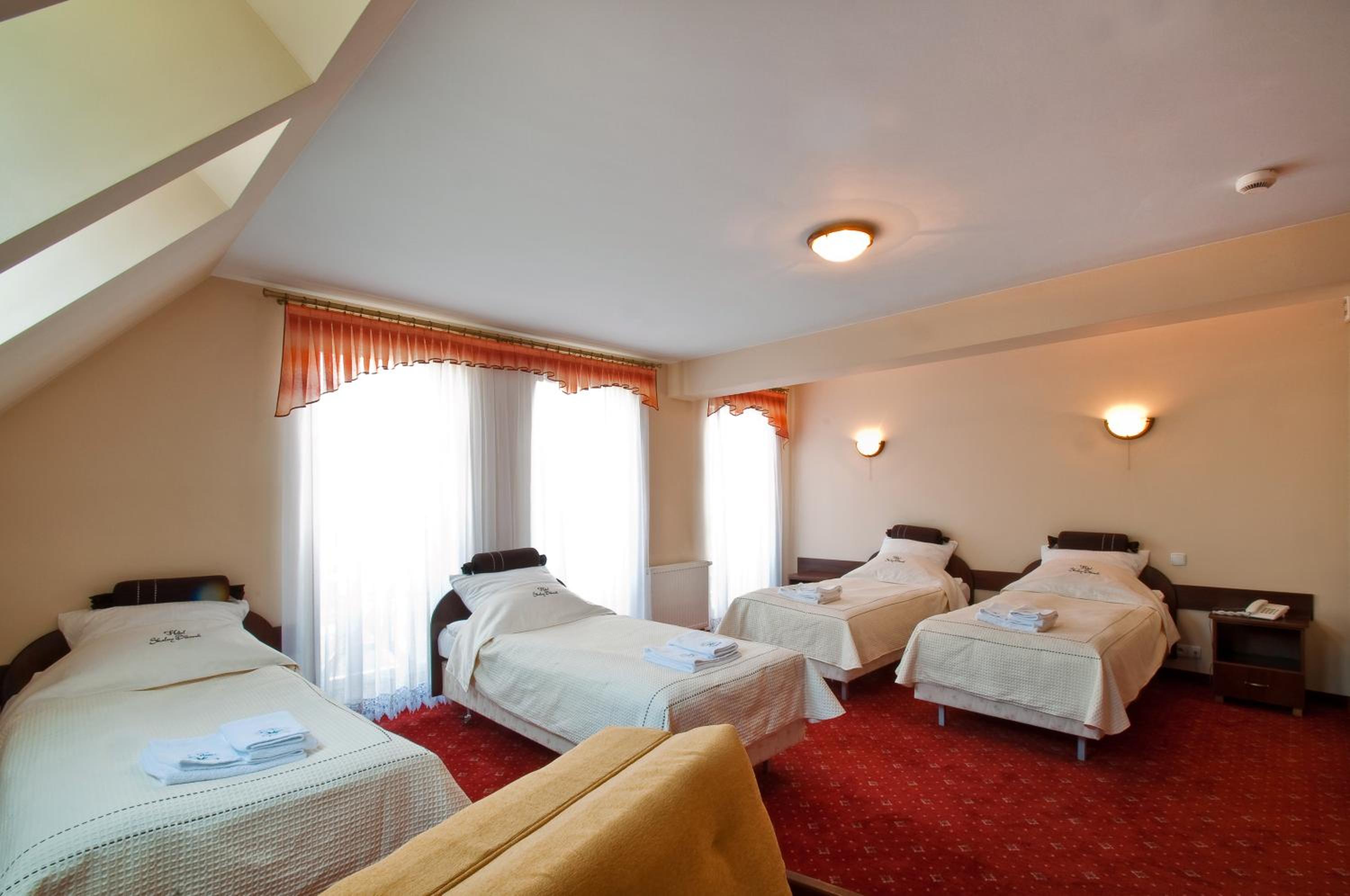 Quadruple Room (2 Adults + 2 Children) - Photo 8
