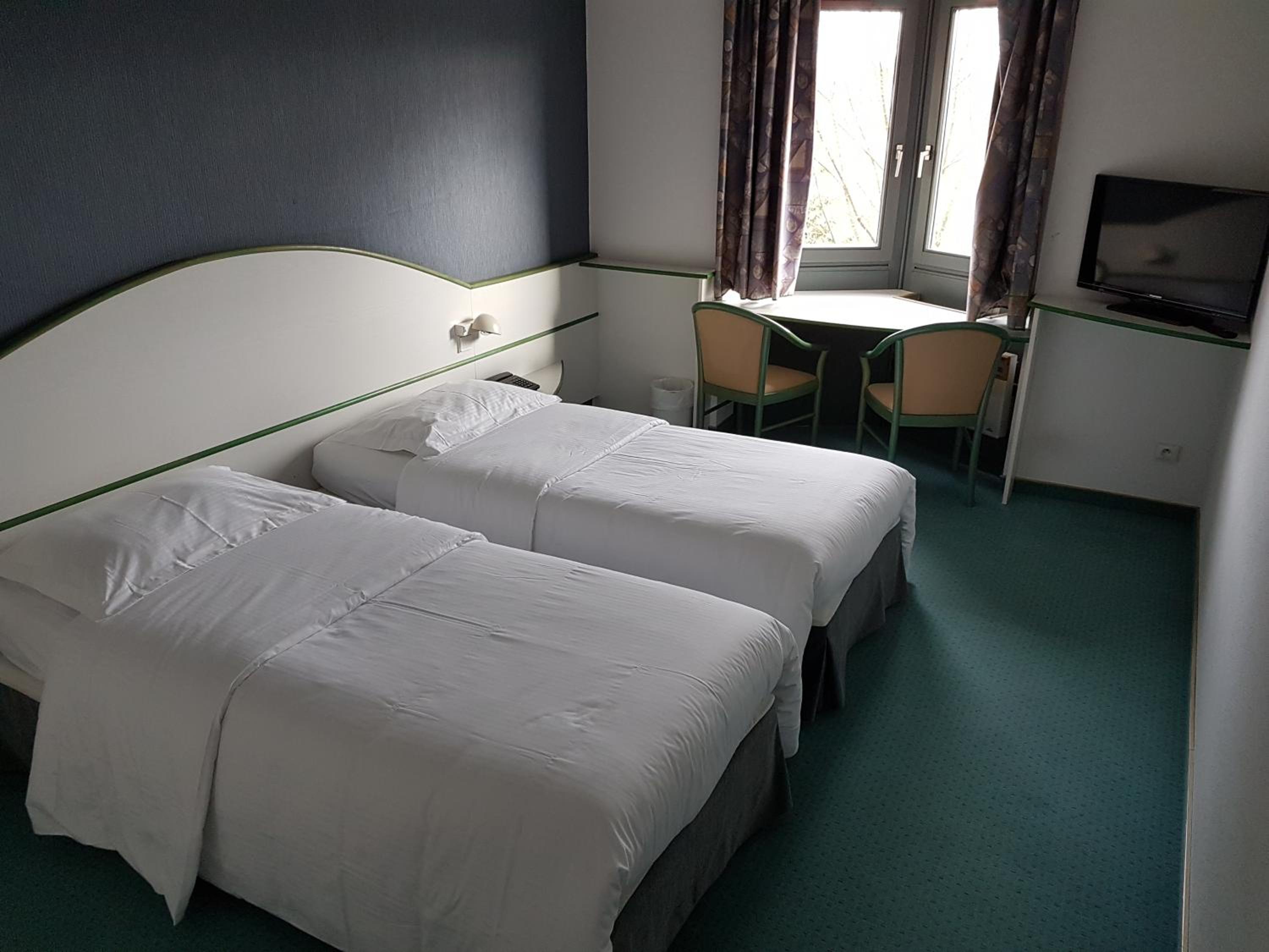 Twin Room - Photo 4