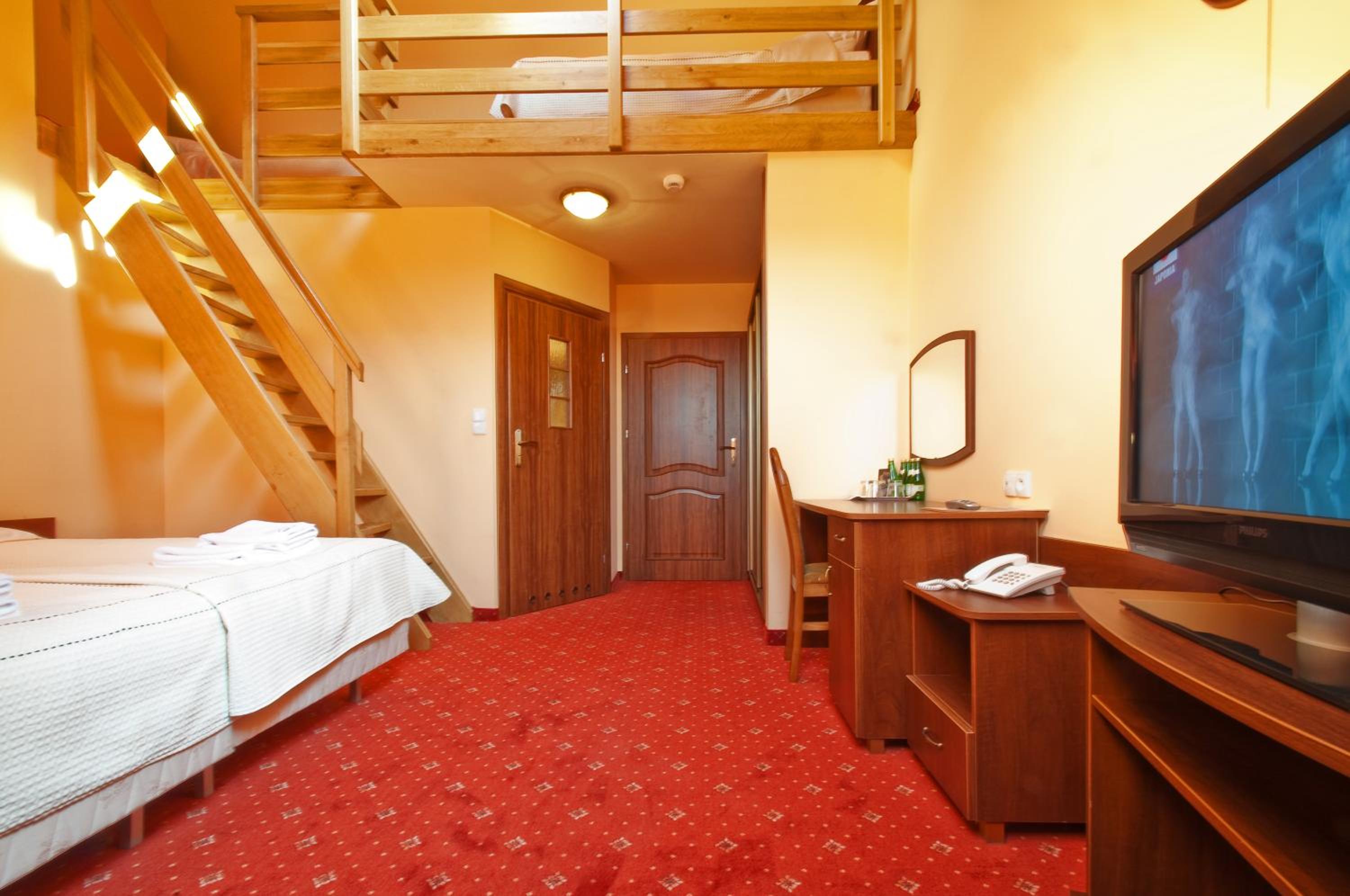 Quadruple Room (2 Adults + 2 Children) - Photo 2