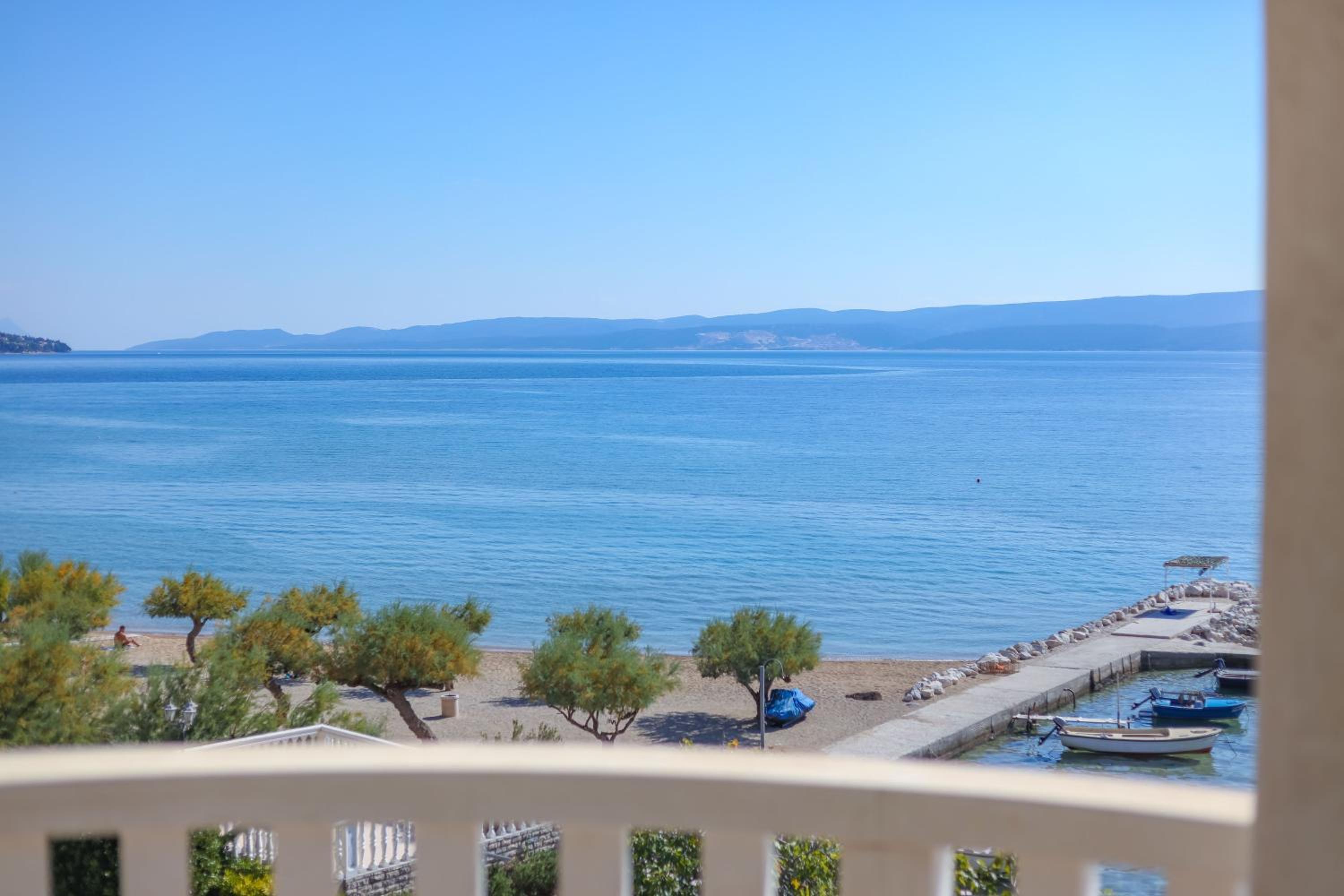 Studio Apartment with Balcony and Sea View photo 2
