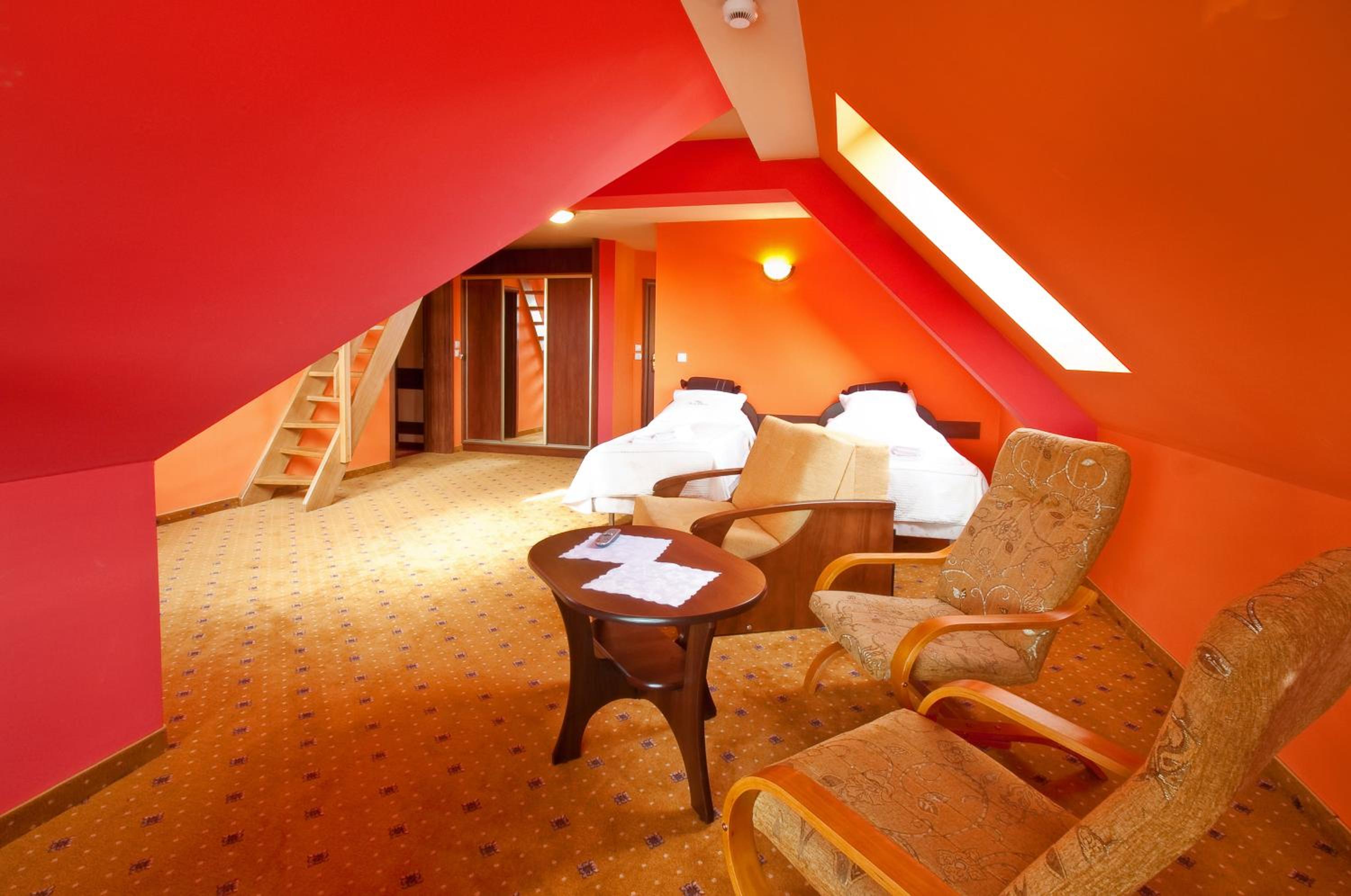 Quadruple Room (2 Adults + 2 Children) - Photo 7