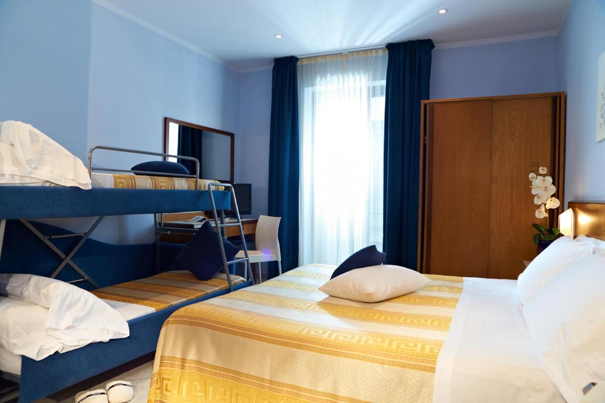 Quadruple Room with Partial Sea View