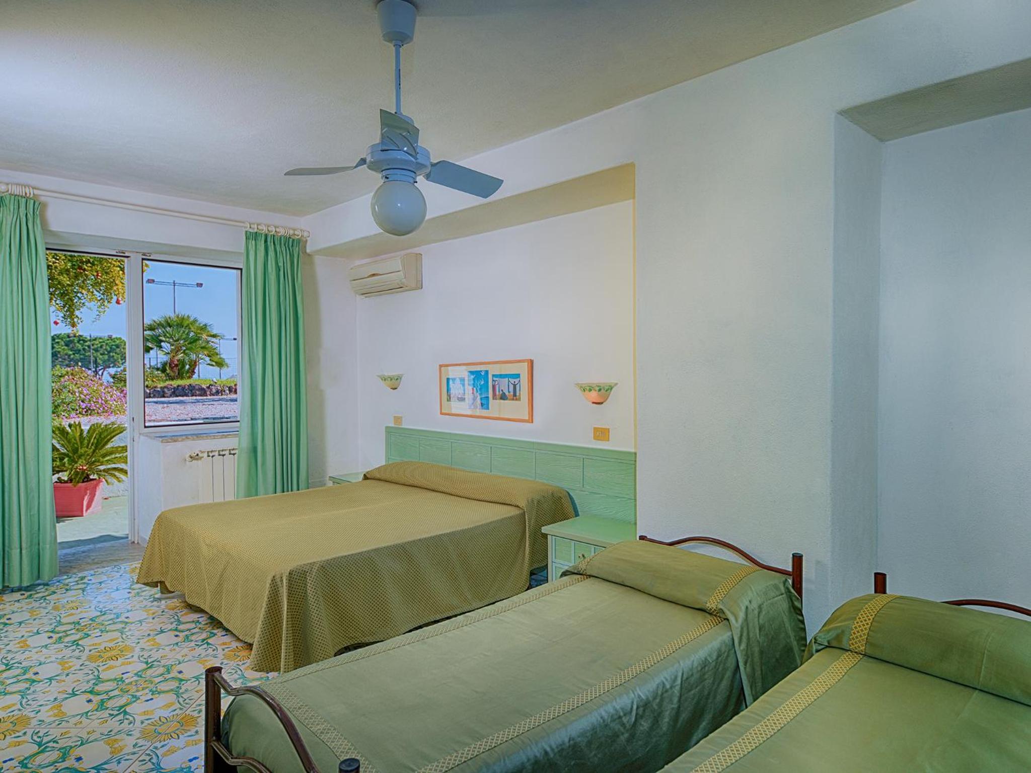 Quadruple Room - Photo 1