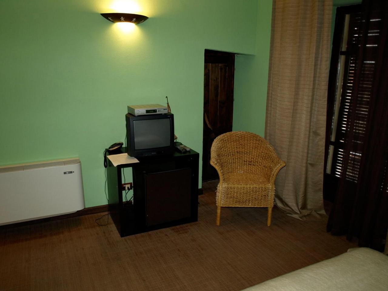 Double Room with Spa Bath photo 3
