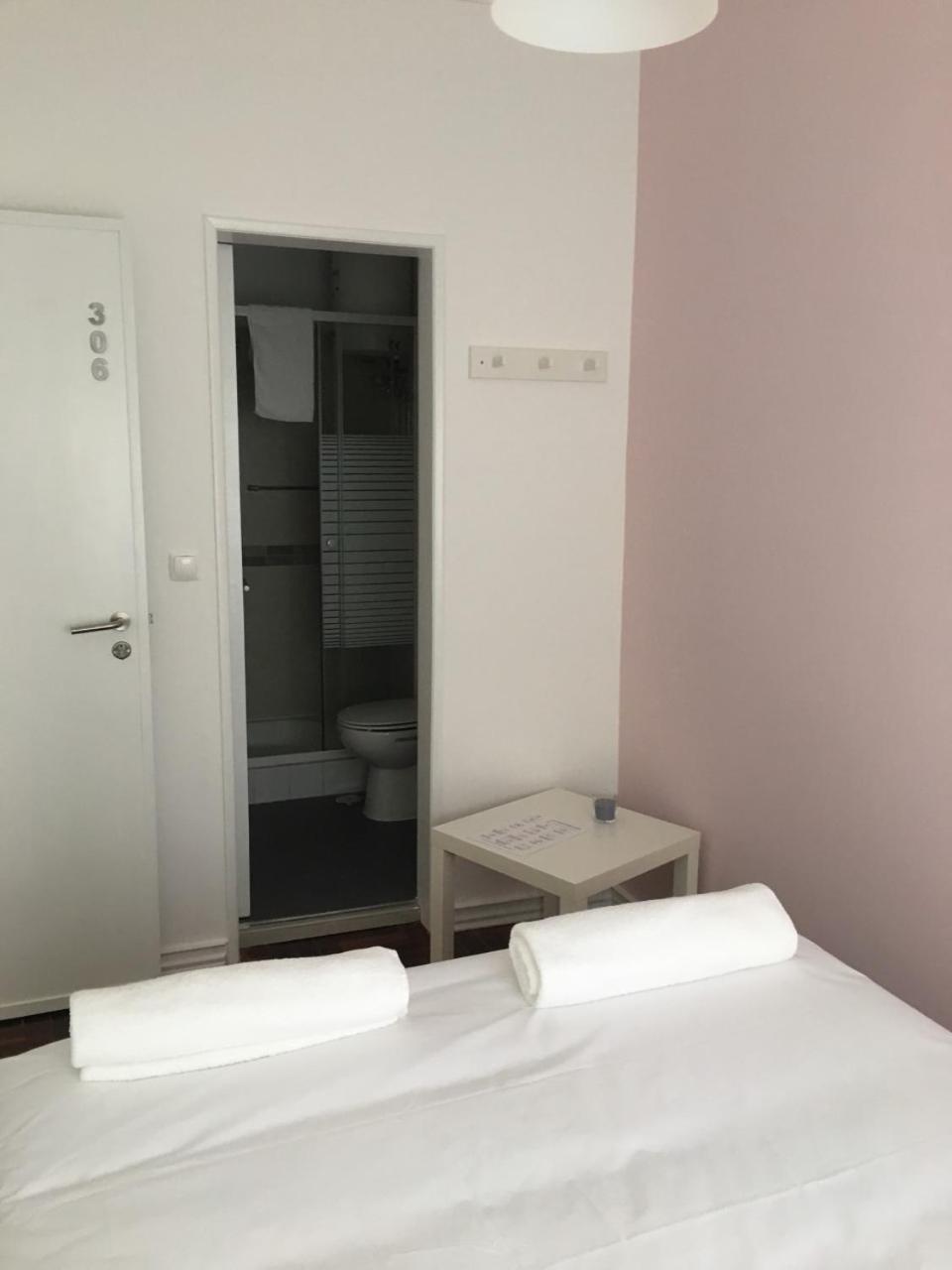 Double Room with Private Bathroom photo 2