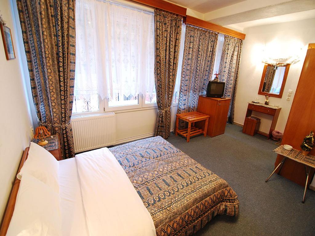 Double or Twin Room - Late check out photo 1