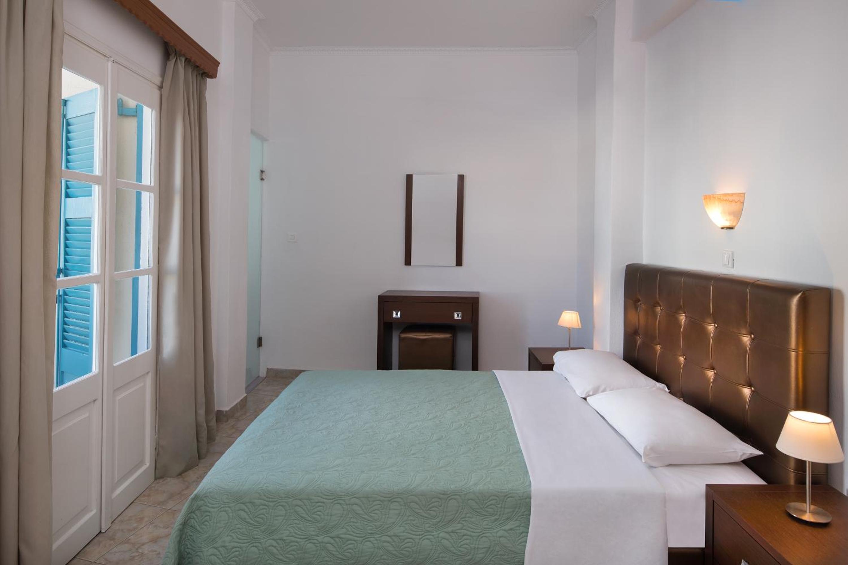 Budget Double Room - Photo 7