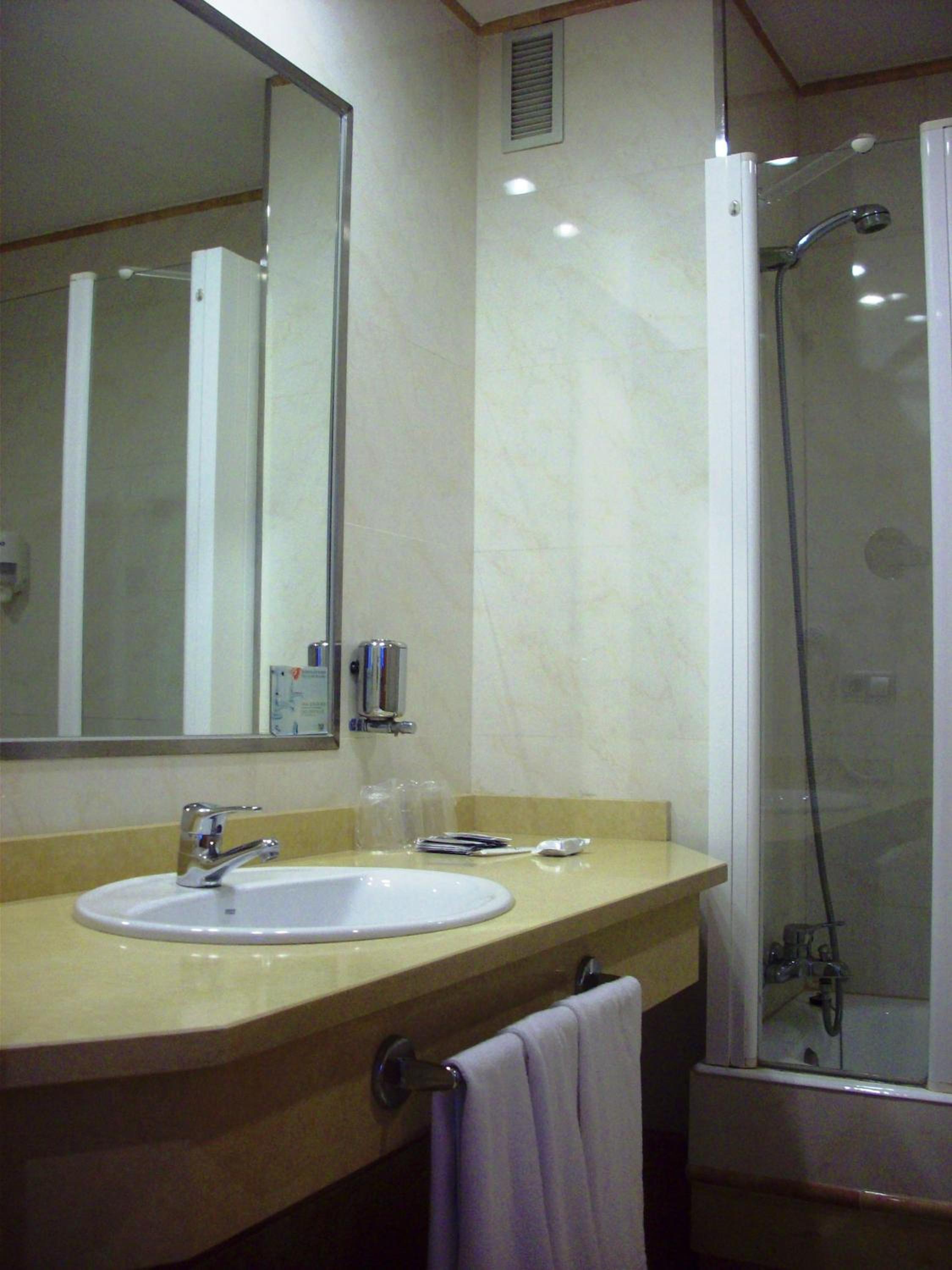 Double or Twin Room - Photo 3