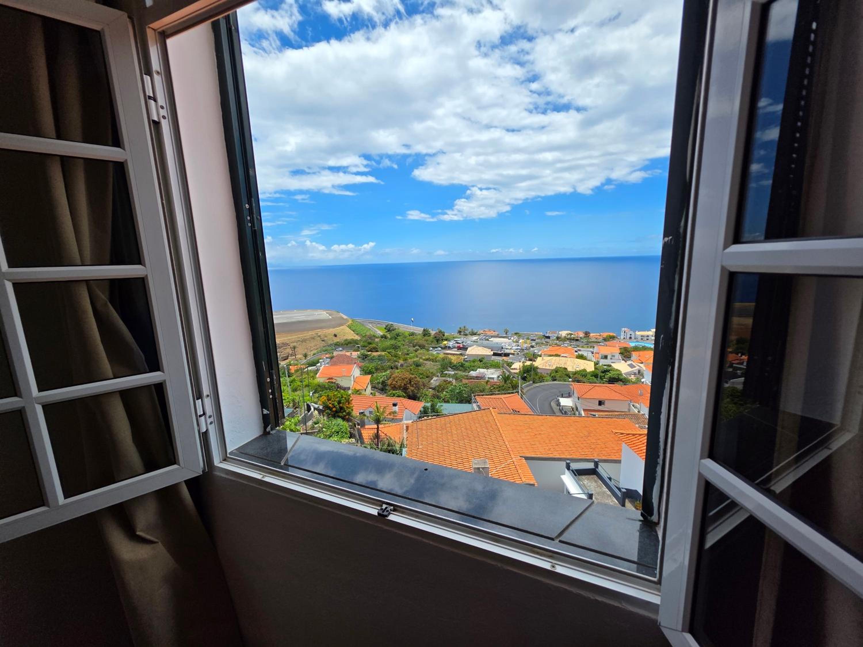 One-Bedroom Apartment with Sea View and Terrace photo 1