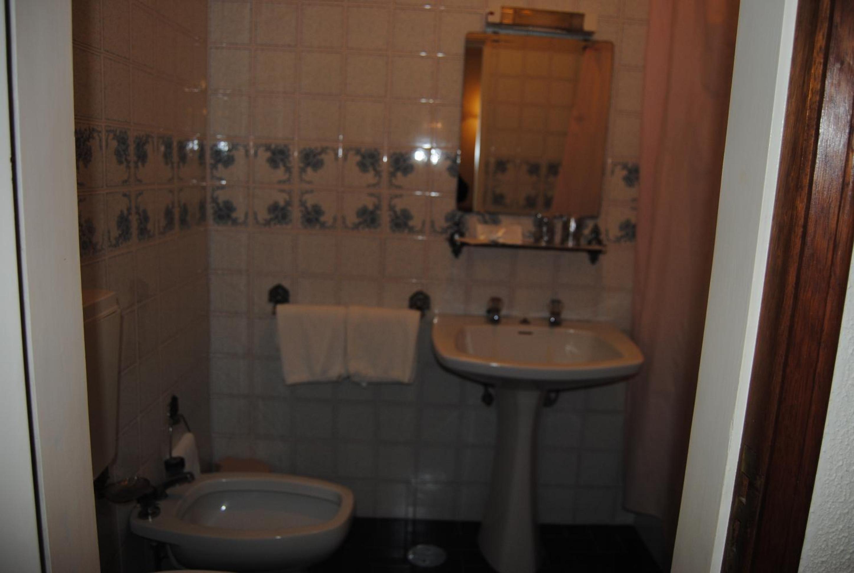 Deluxe Double Room - Photo 10