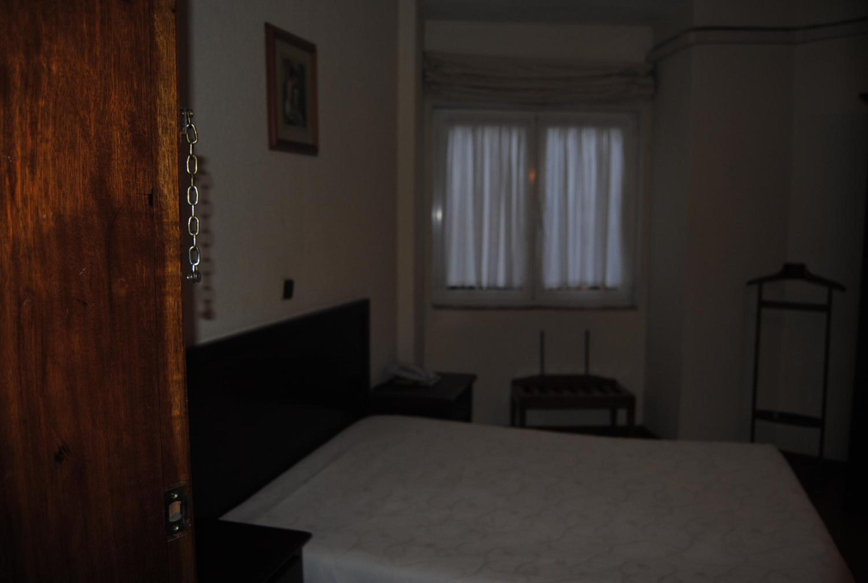 Deluxe Double Room - Photo 12