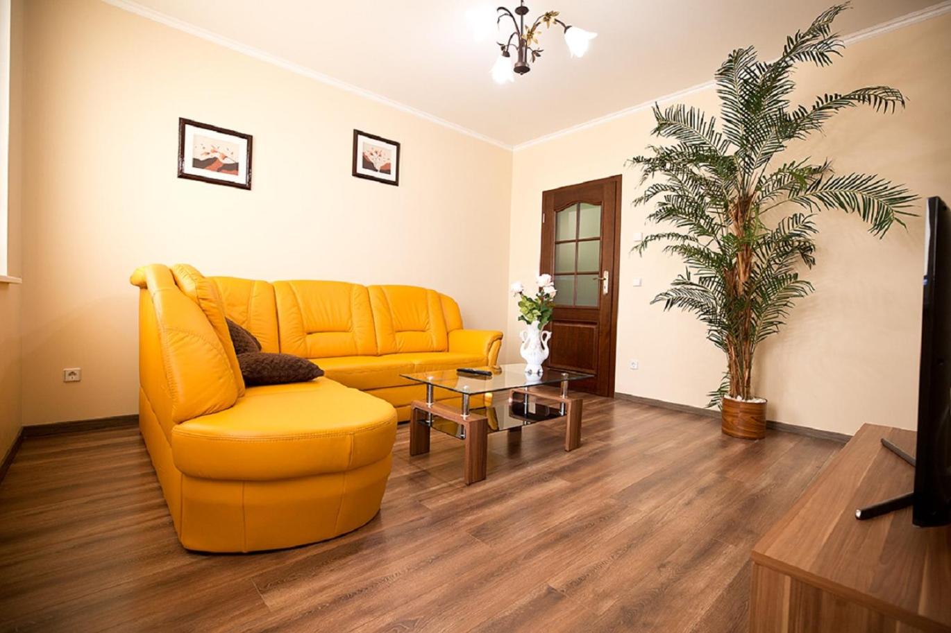 Apartment with Balcony - Photo 2