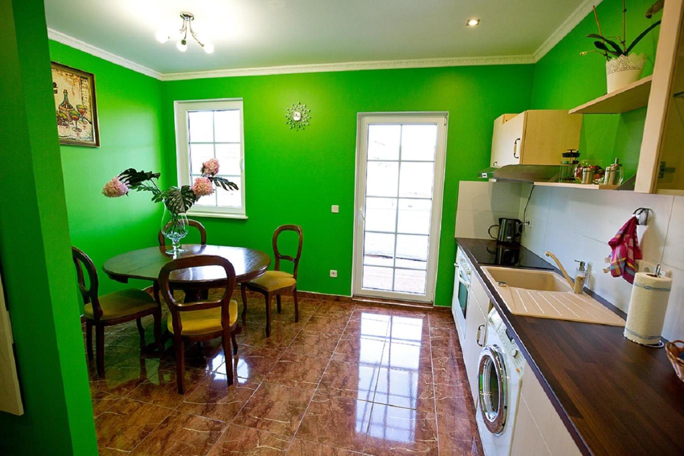 Apartment with Balcony - Photo 9