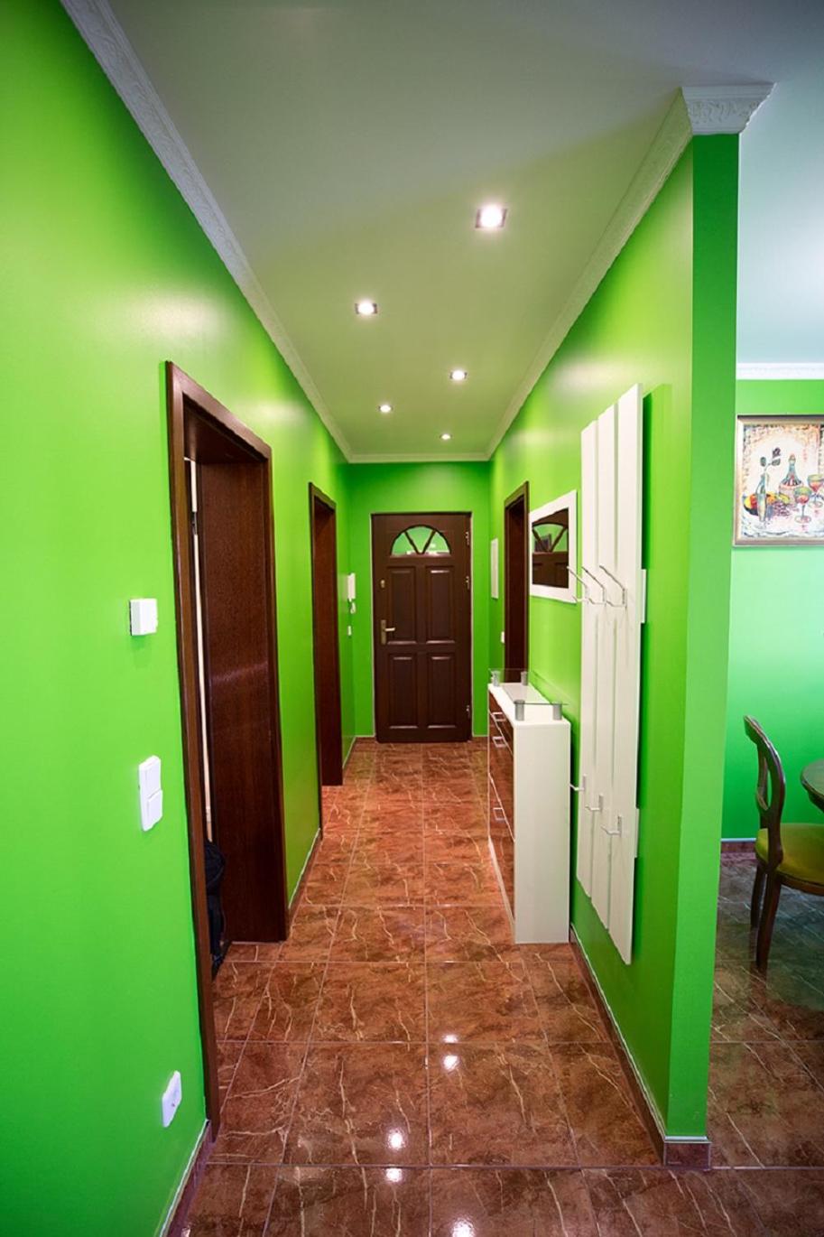 Apartment with Balcony - Photo 8