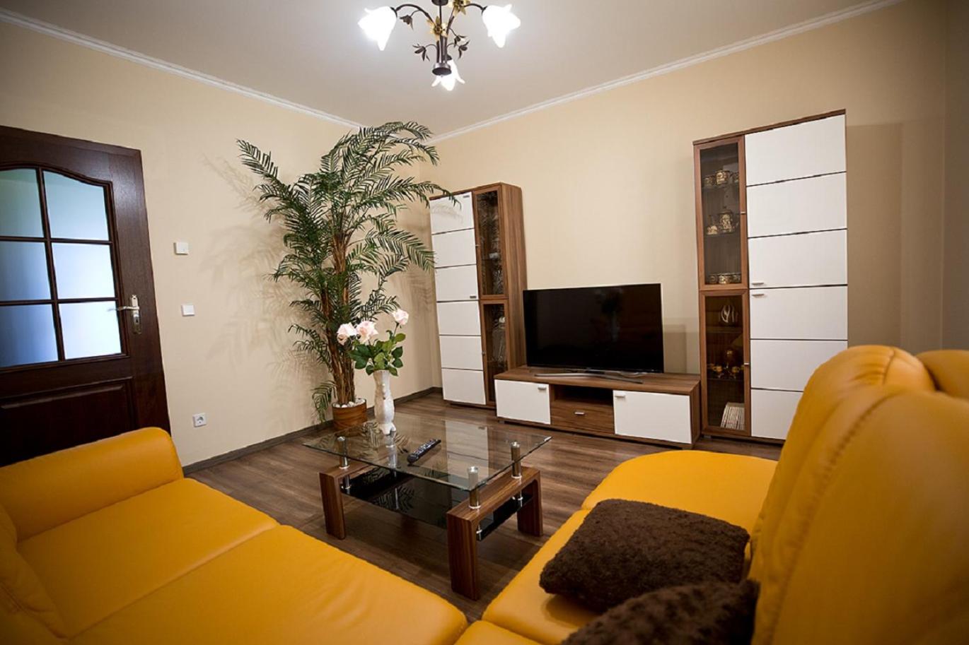 Apartment with Balcony - Photo 14