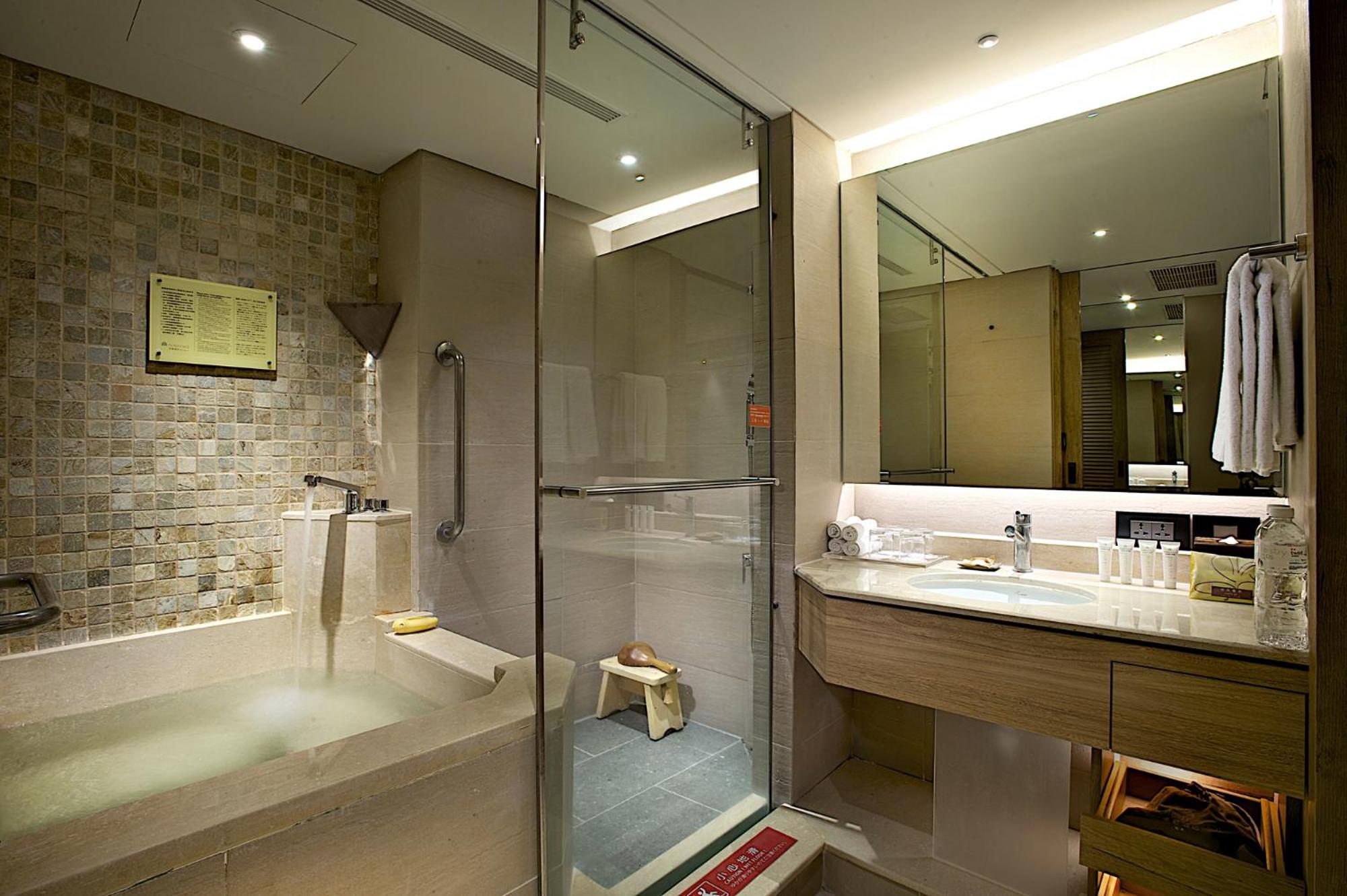 Deluxe Double Room with Two Double Beds photo 2