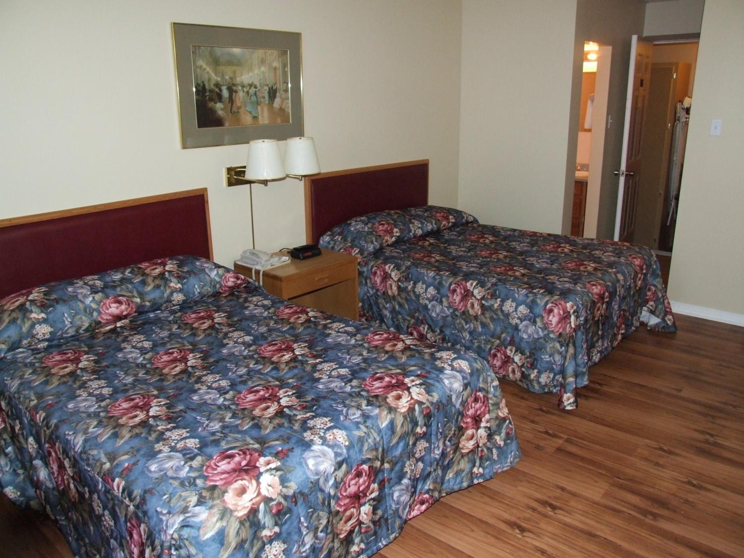 Double Room With Two Double Beds photo 2