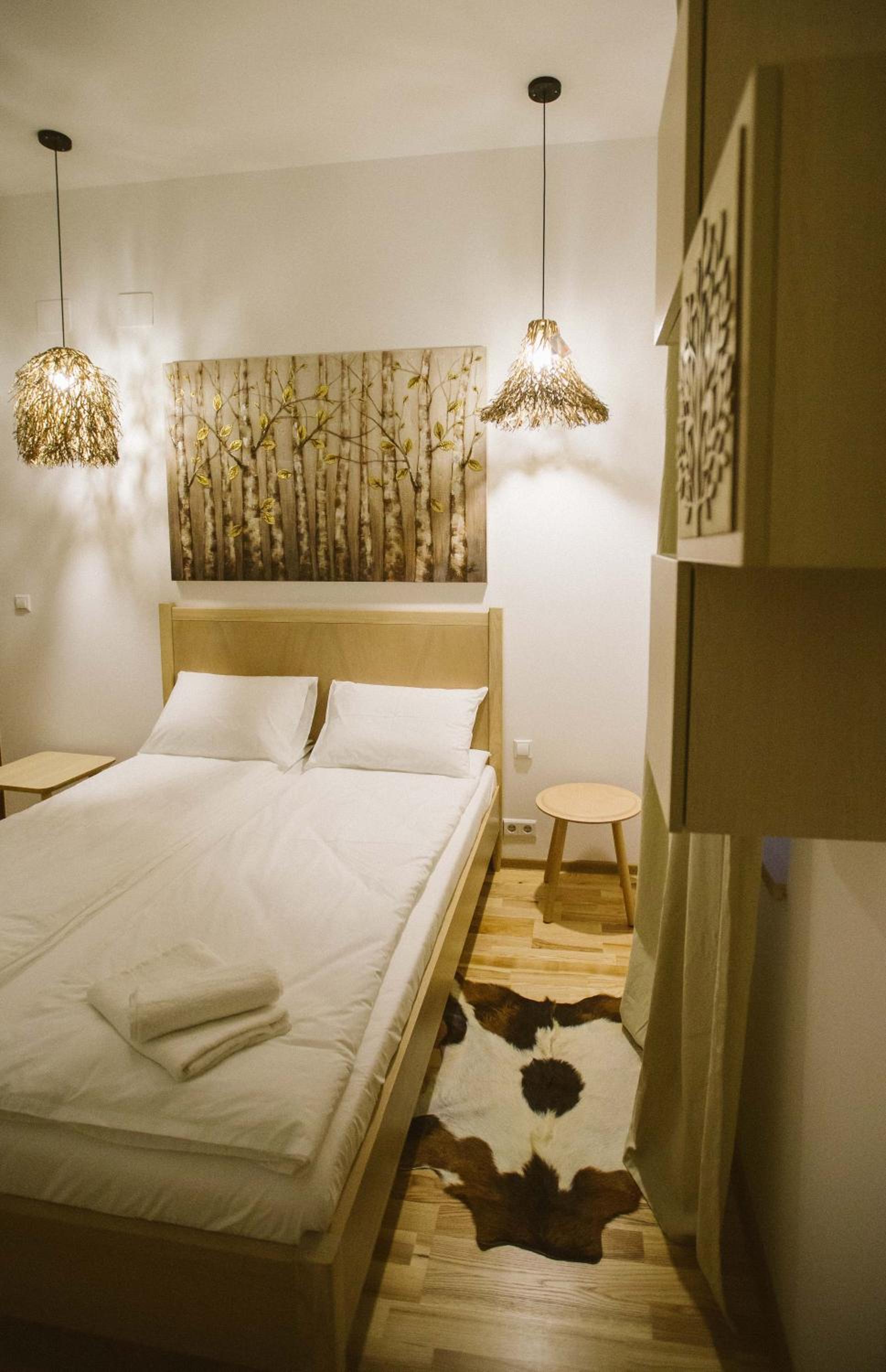 One-Bedroom Apartment - Photo 1