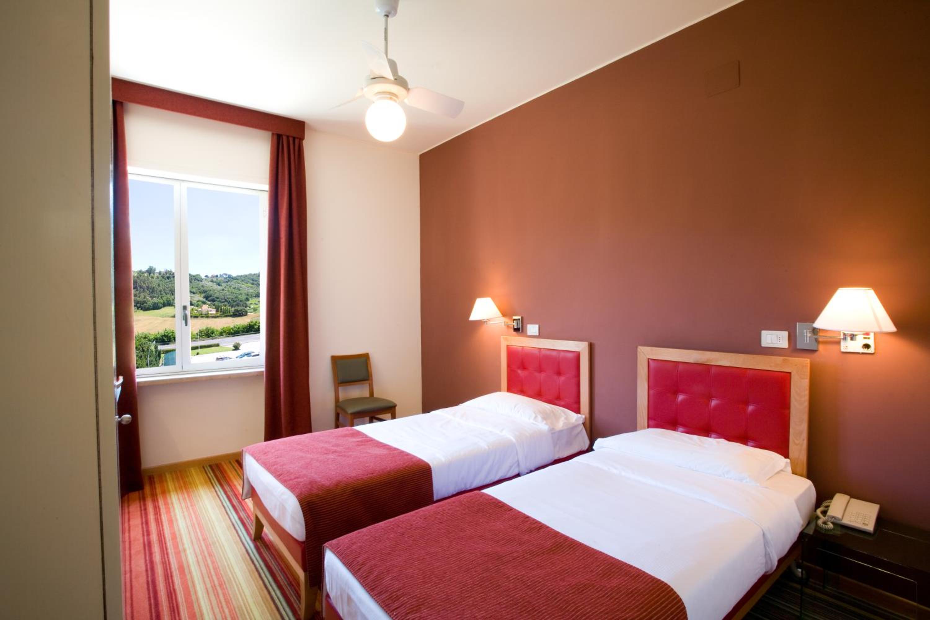 Double or Twin Room - Executive - Photo 3