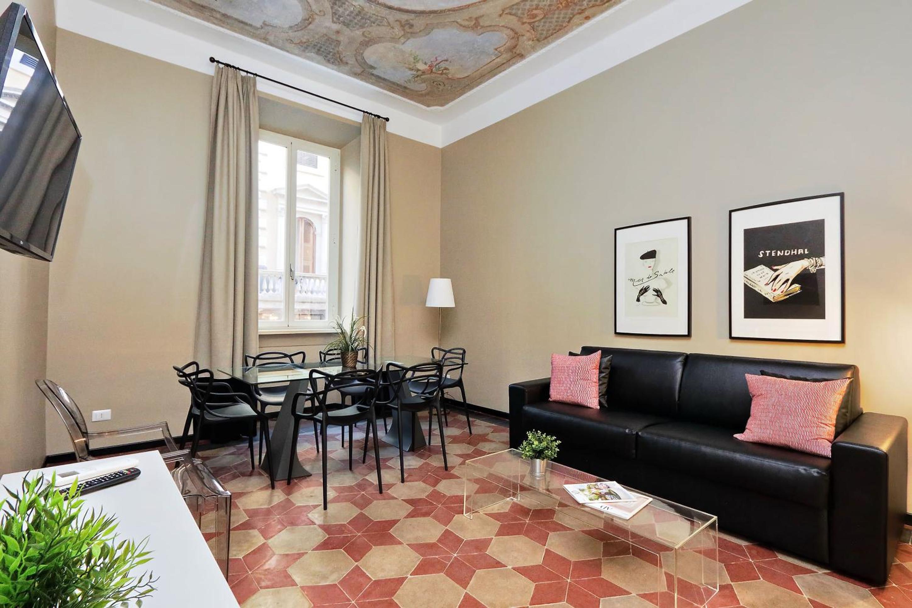 Three-Bedroom Apartment with Balcony photo 1