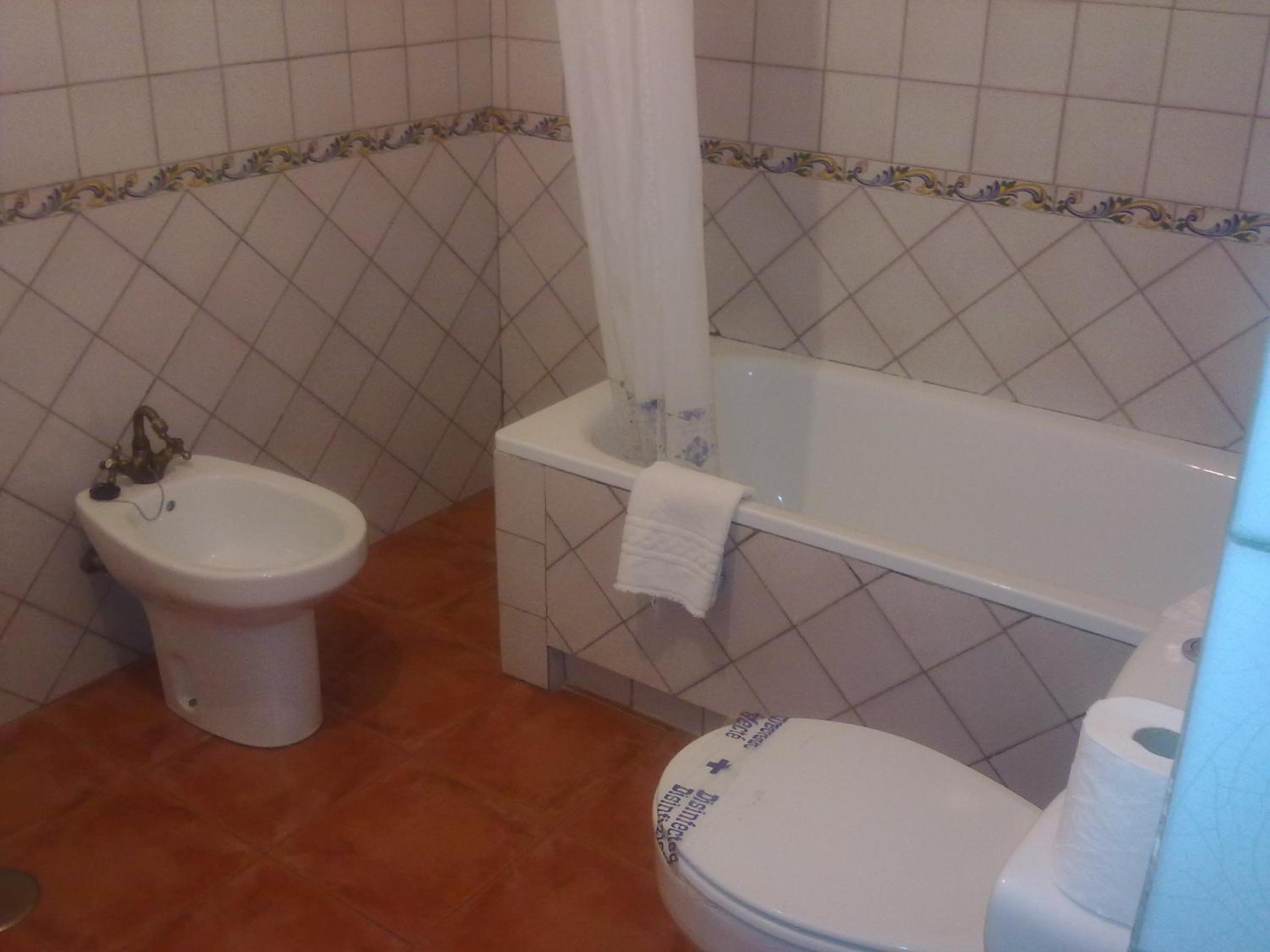 Double Room - Photo 5