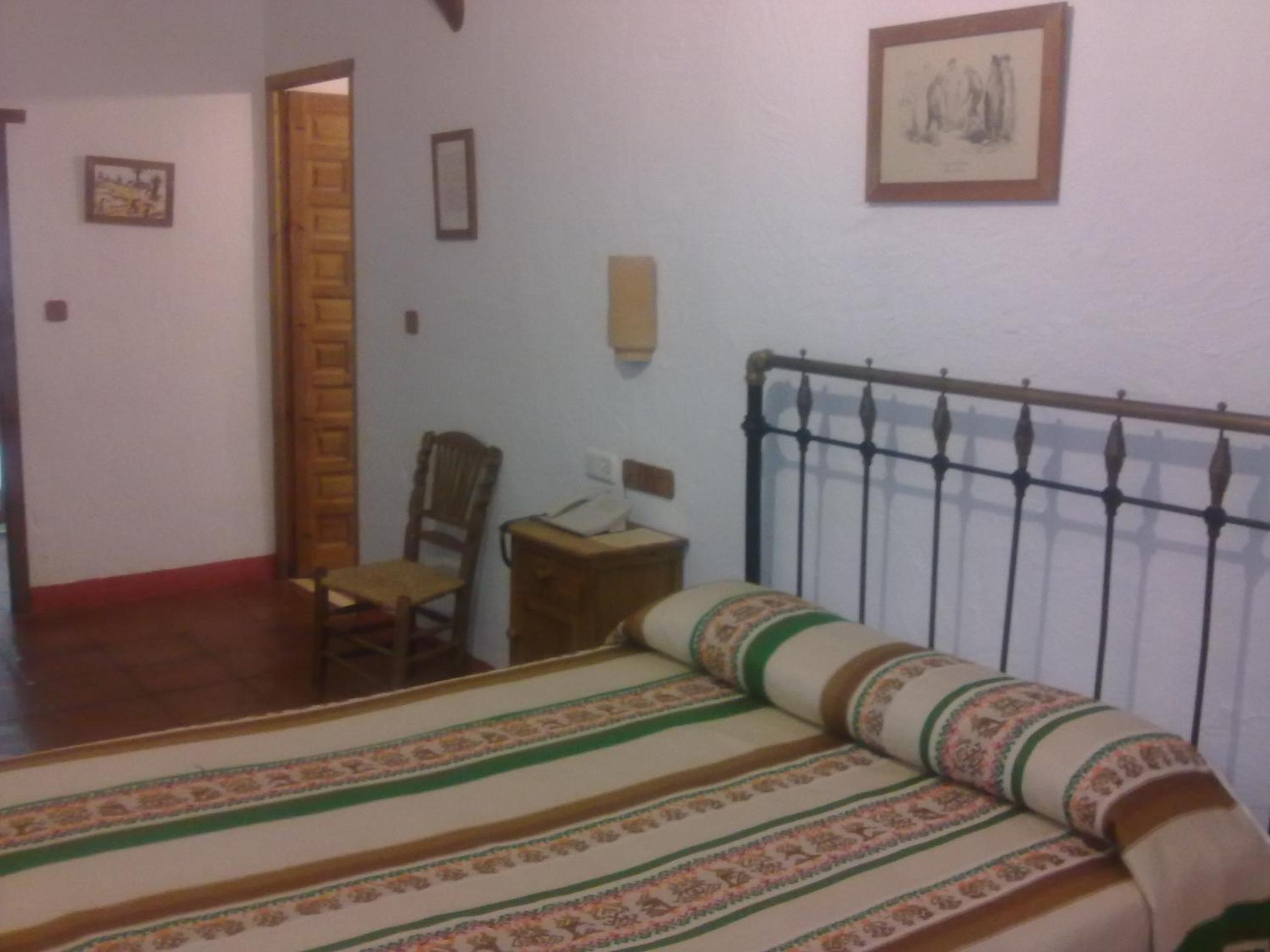 Double Room - Photo 7